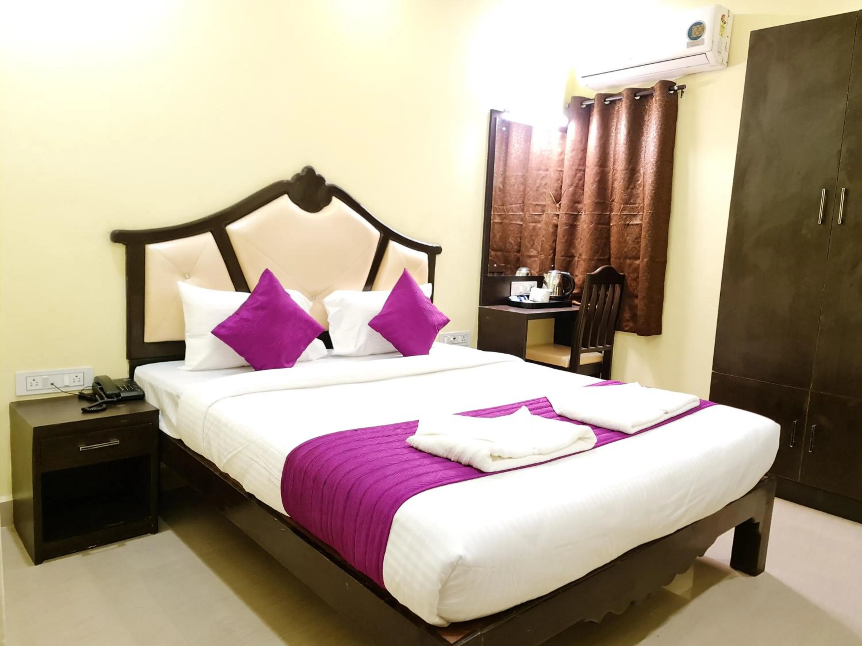 Bed in Al Noor Residency Business Class Hotel