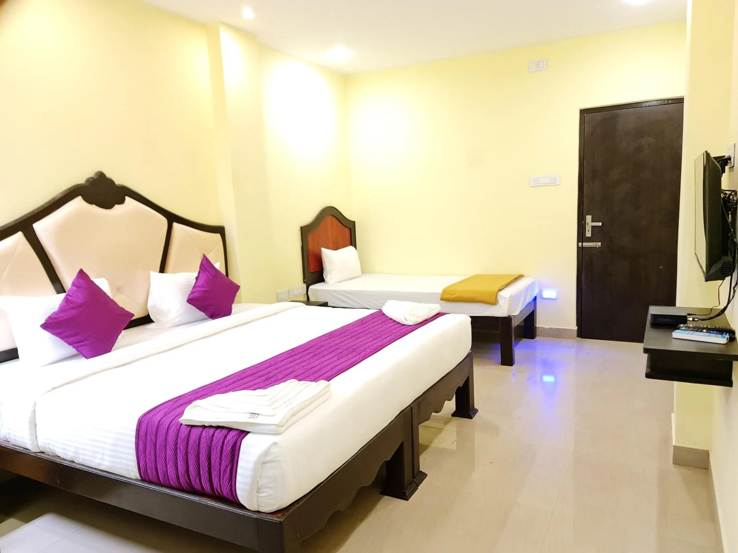 Bed in Al Noor Residency Business Class Hotel