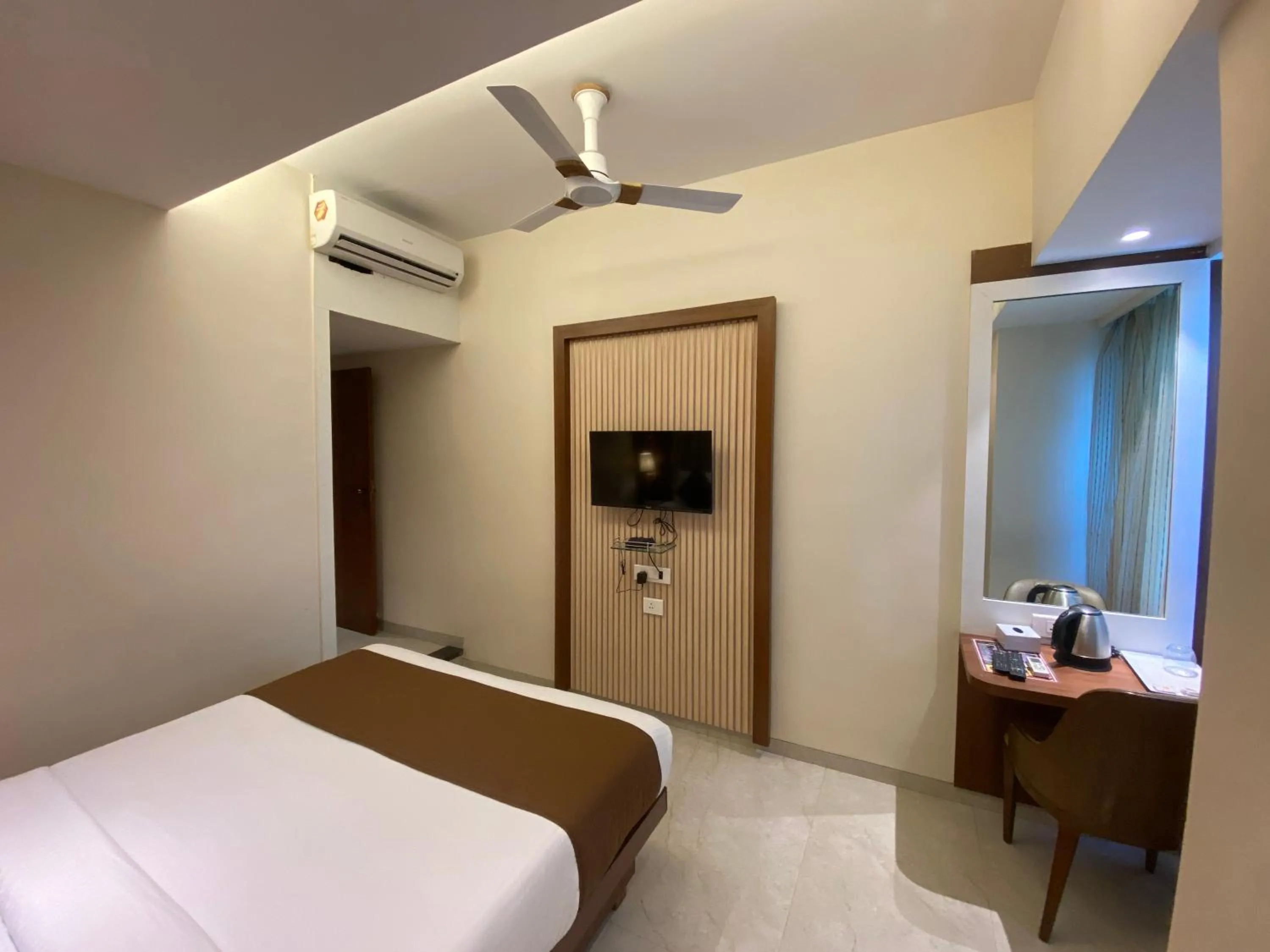 Bed in Hotel Czar Inn - Vashi Navi Mumbai