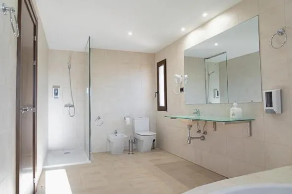 Bathroom in Hotel-Asador Montes Oretanos