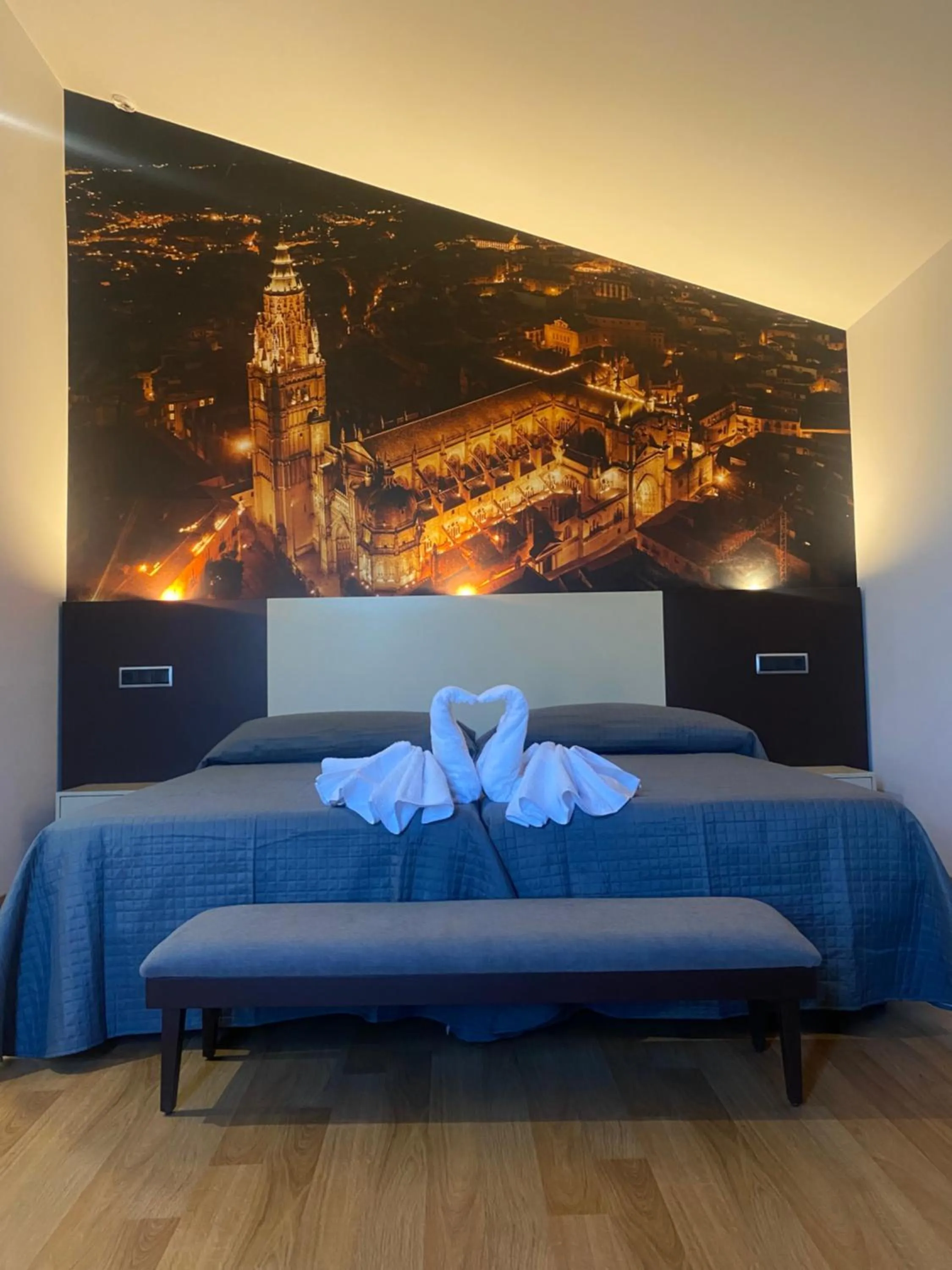 Bedroom, Bed in Hotel-Asador Montes Oretanos