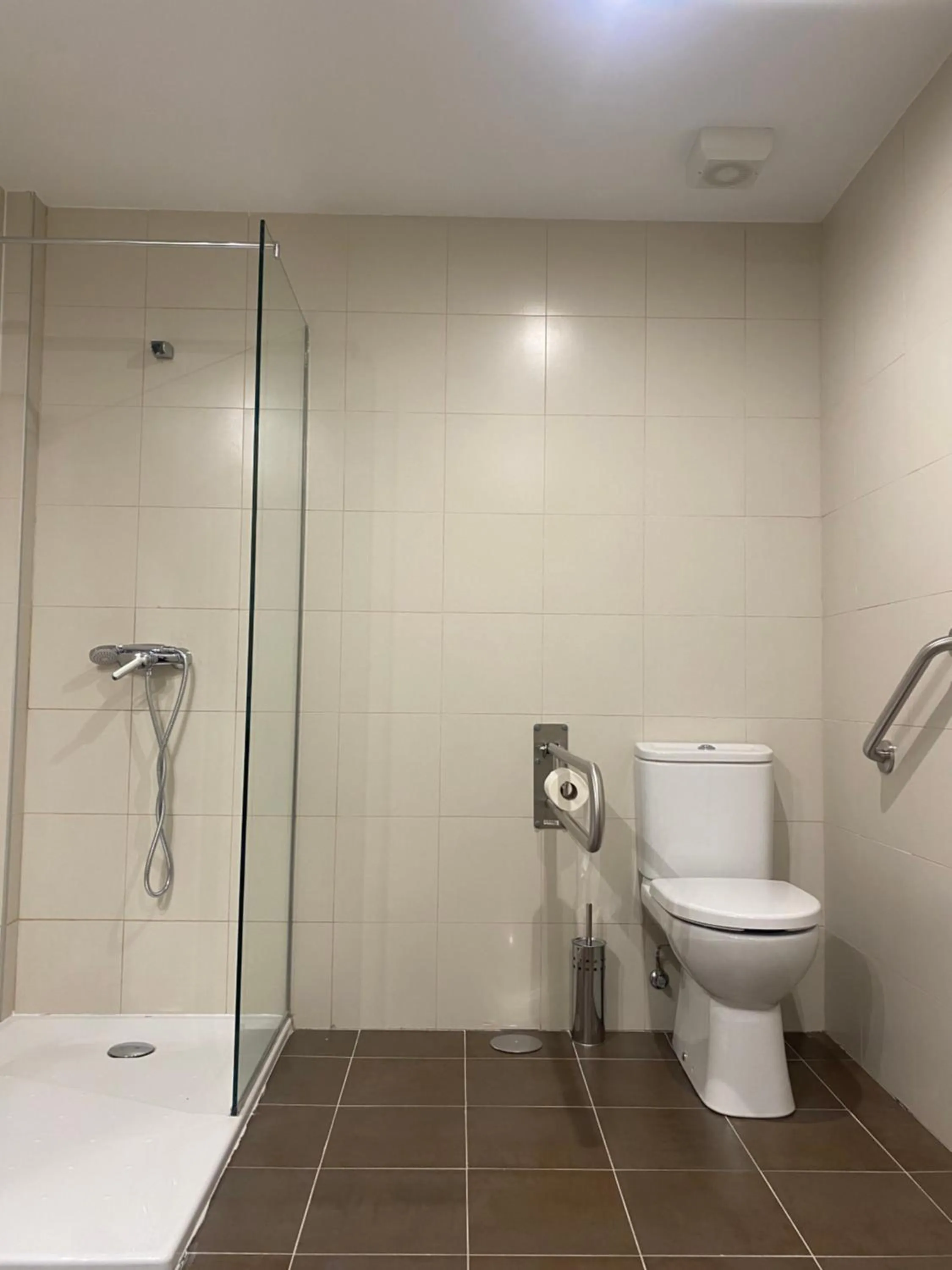 Toilet in Hotel-Asador Montes Oretanos