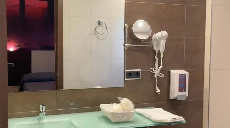 Bathroom in Hotel-Asador Montes Oretanos