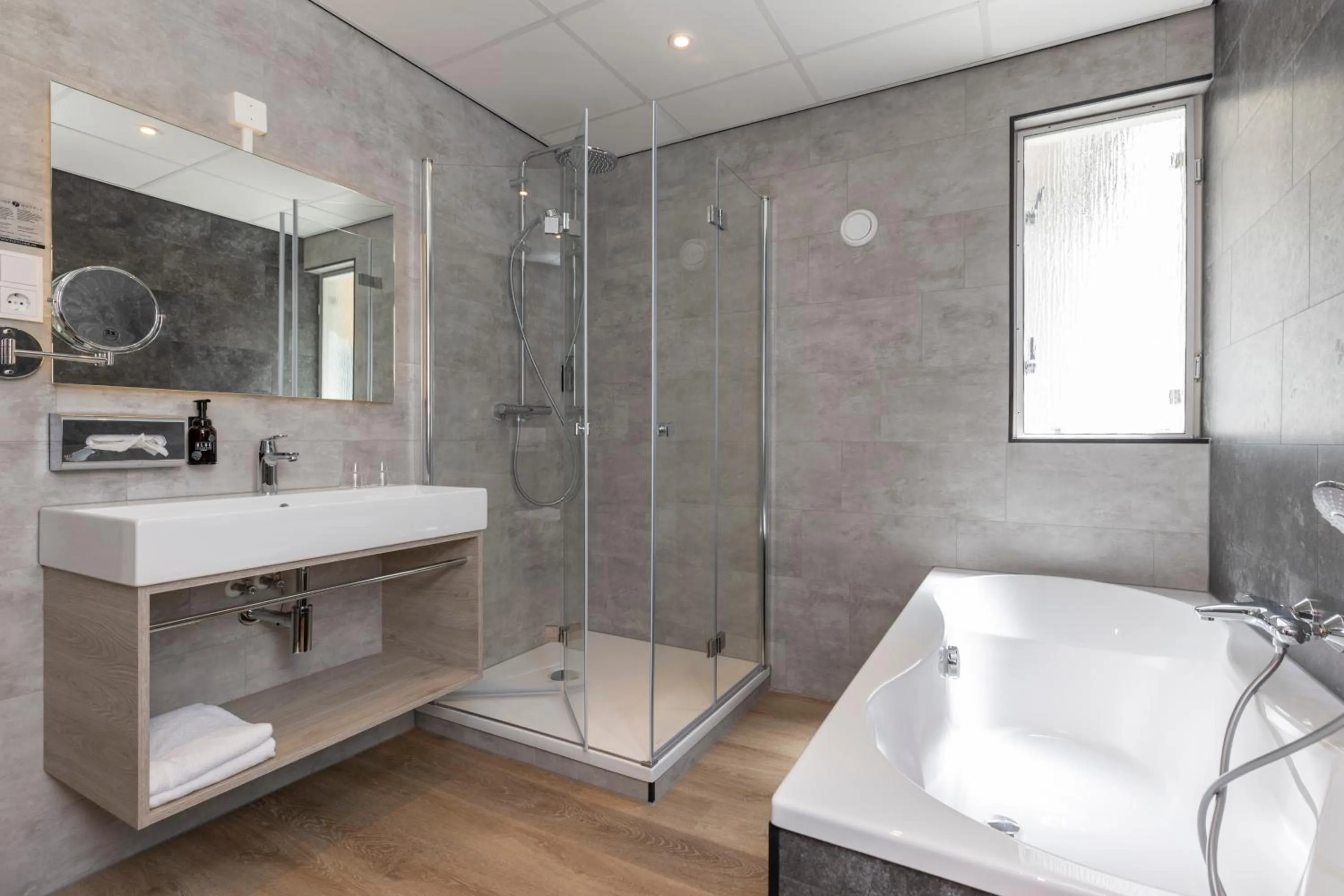 Bathroom in Fletcher Hotel Restaurant Erica