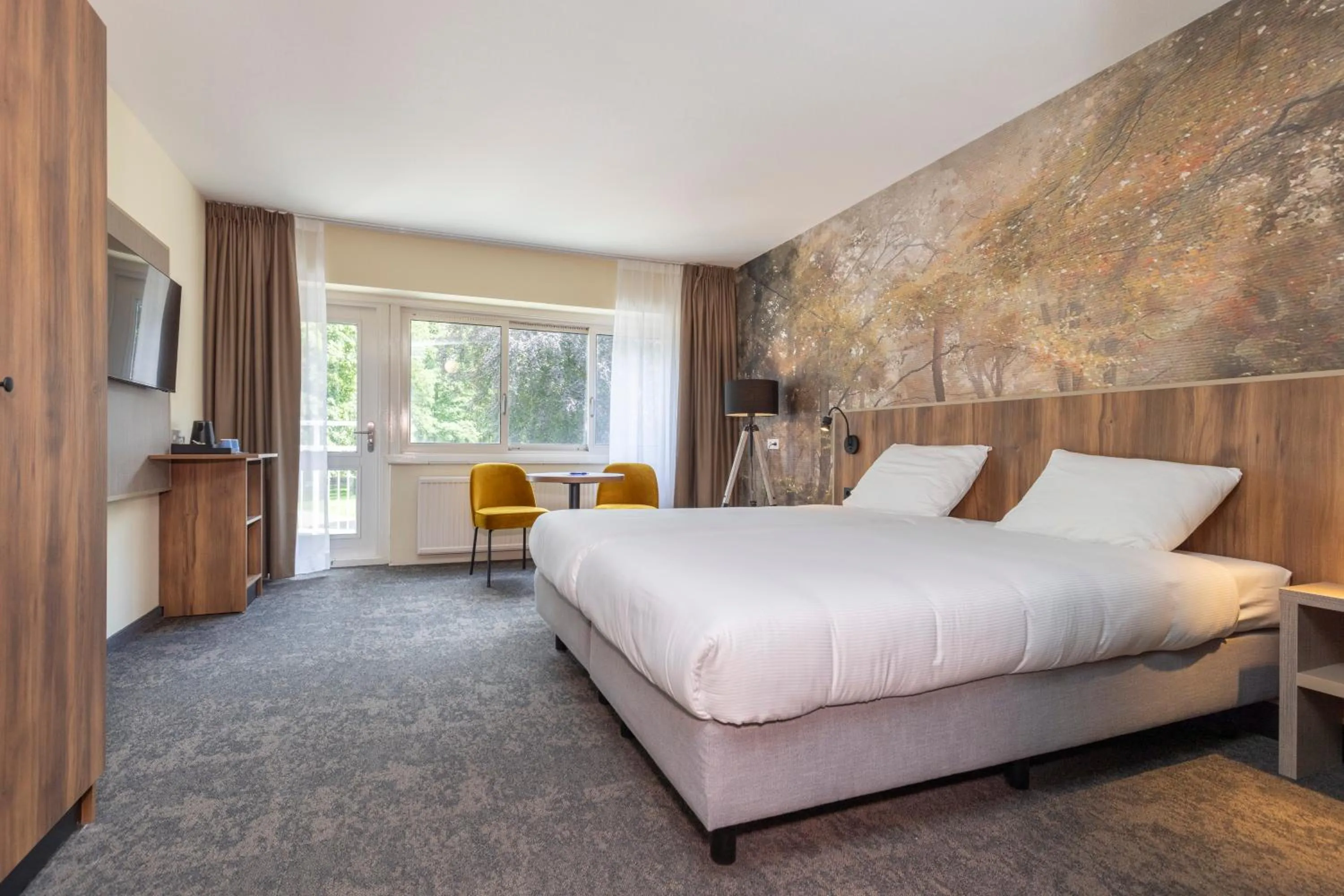 Bed in Fletcher Hotel Restaurant Erica