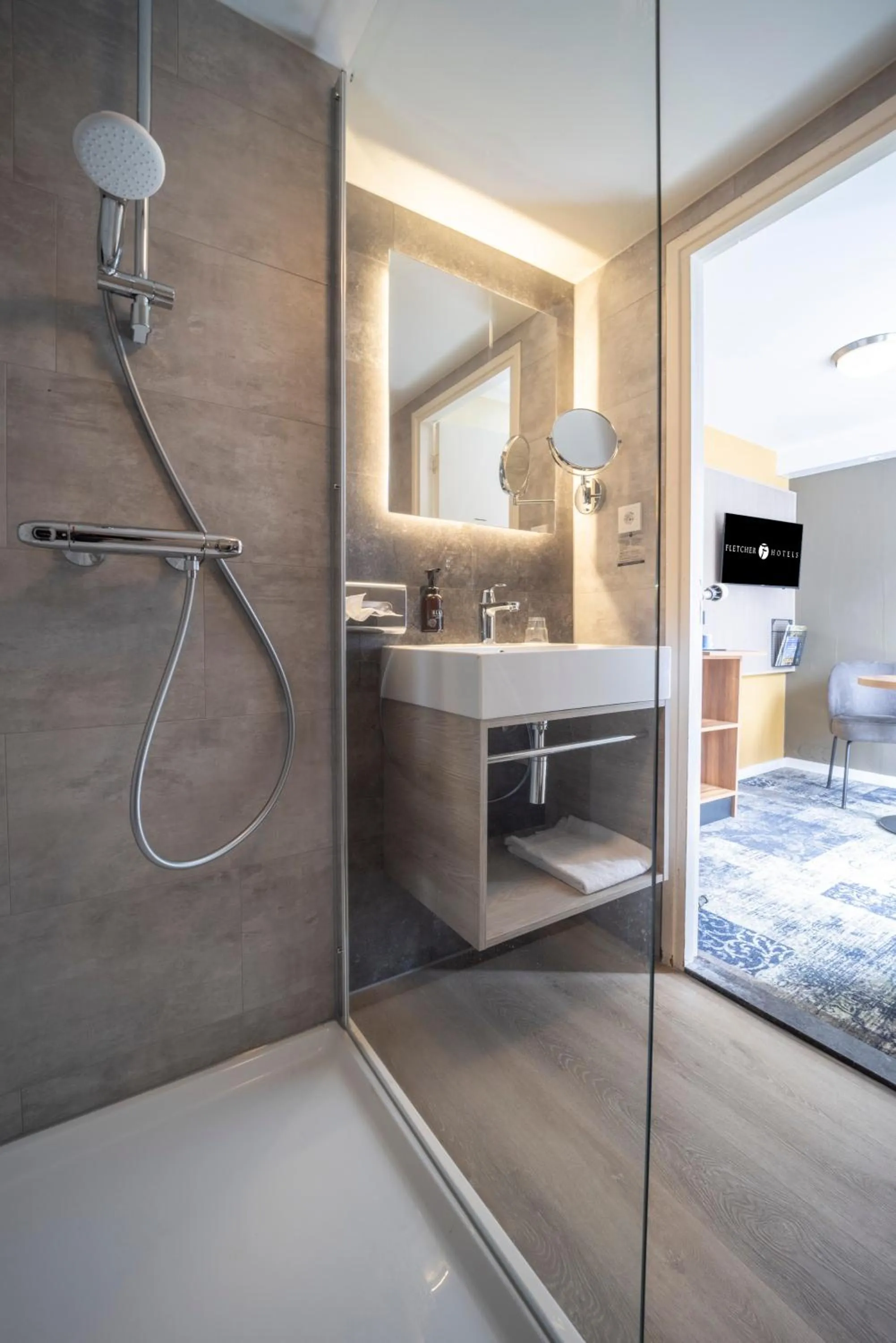 Bathroom, Bed in Fletcher Hotel Restaurant Erica