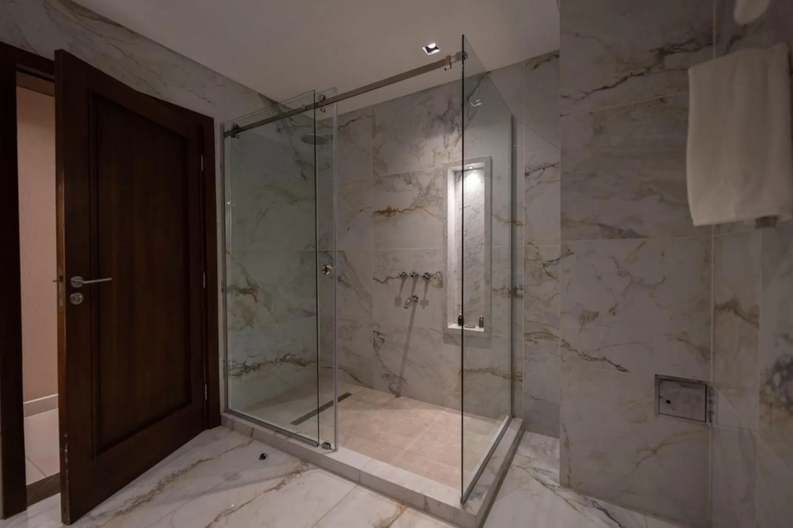 Shower in HT Hotel Deluxe Resort & SPA