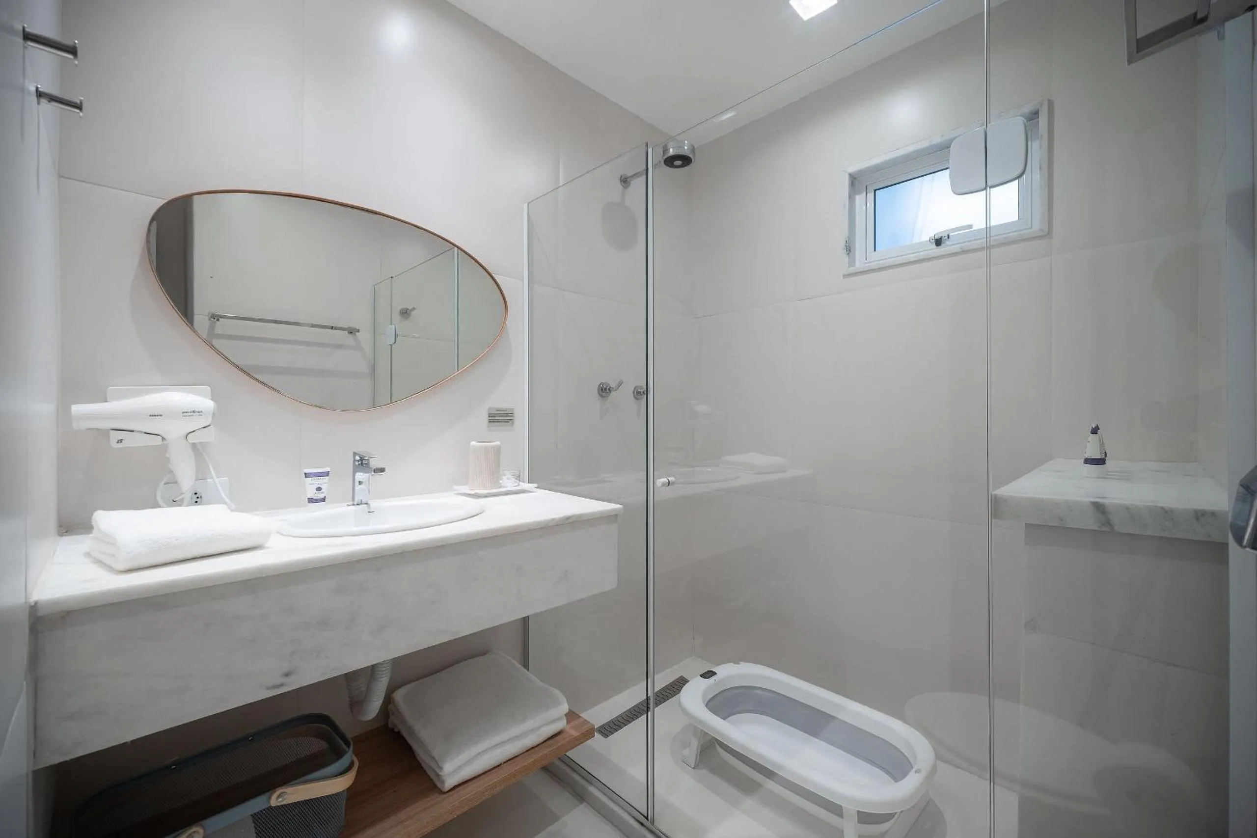 Toilet in Apartamento recém reformado no Leblon