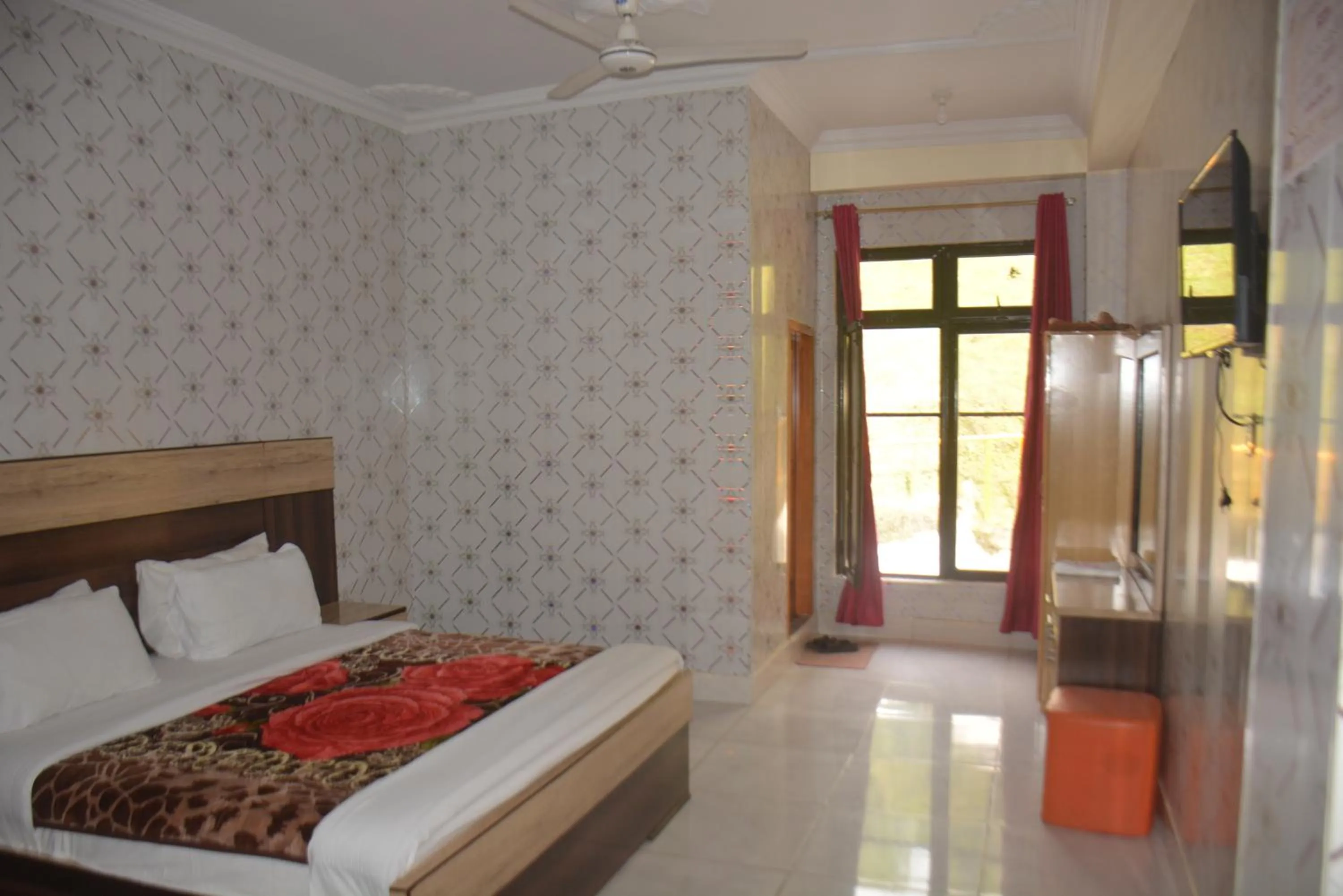 Bed in Eagle Nest, Malam Jabba by LMC