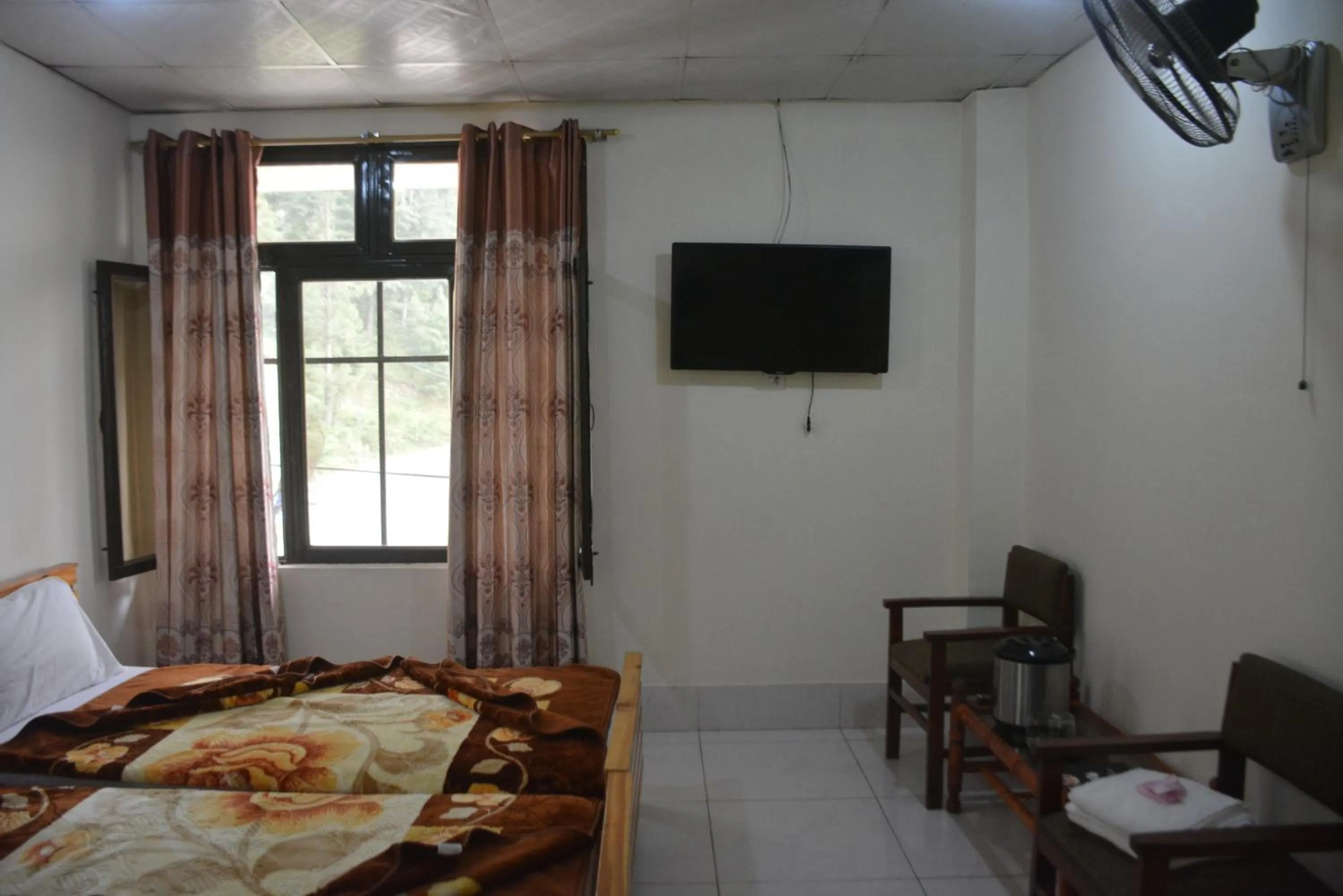 Bed in Eagle Nest, Malam Jabba by LMC