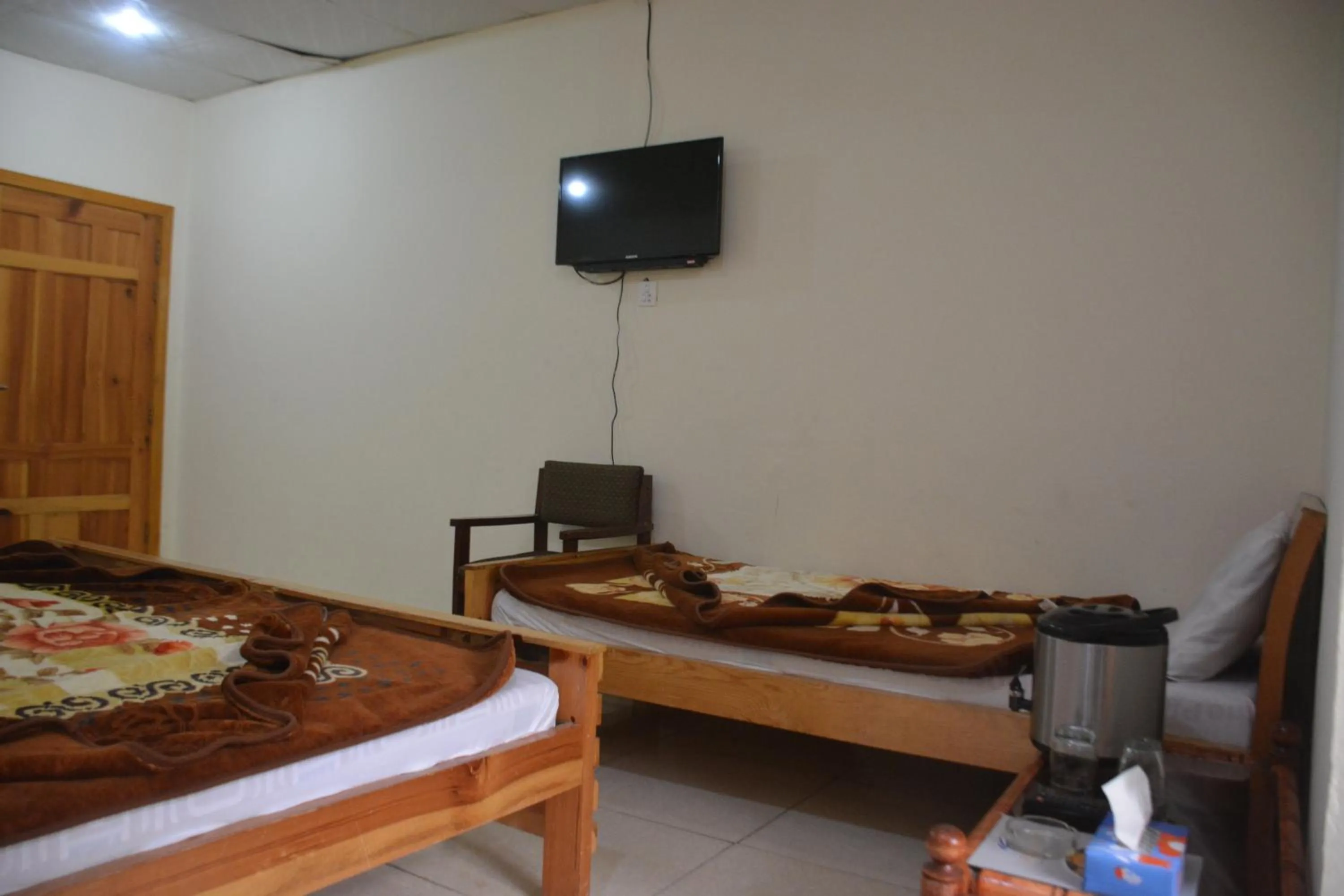 Bed in Eagle Nest, Malam Jabba by LMC