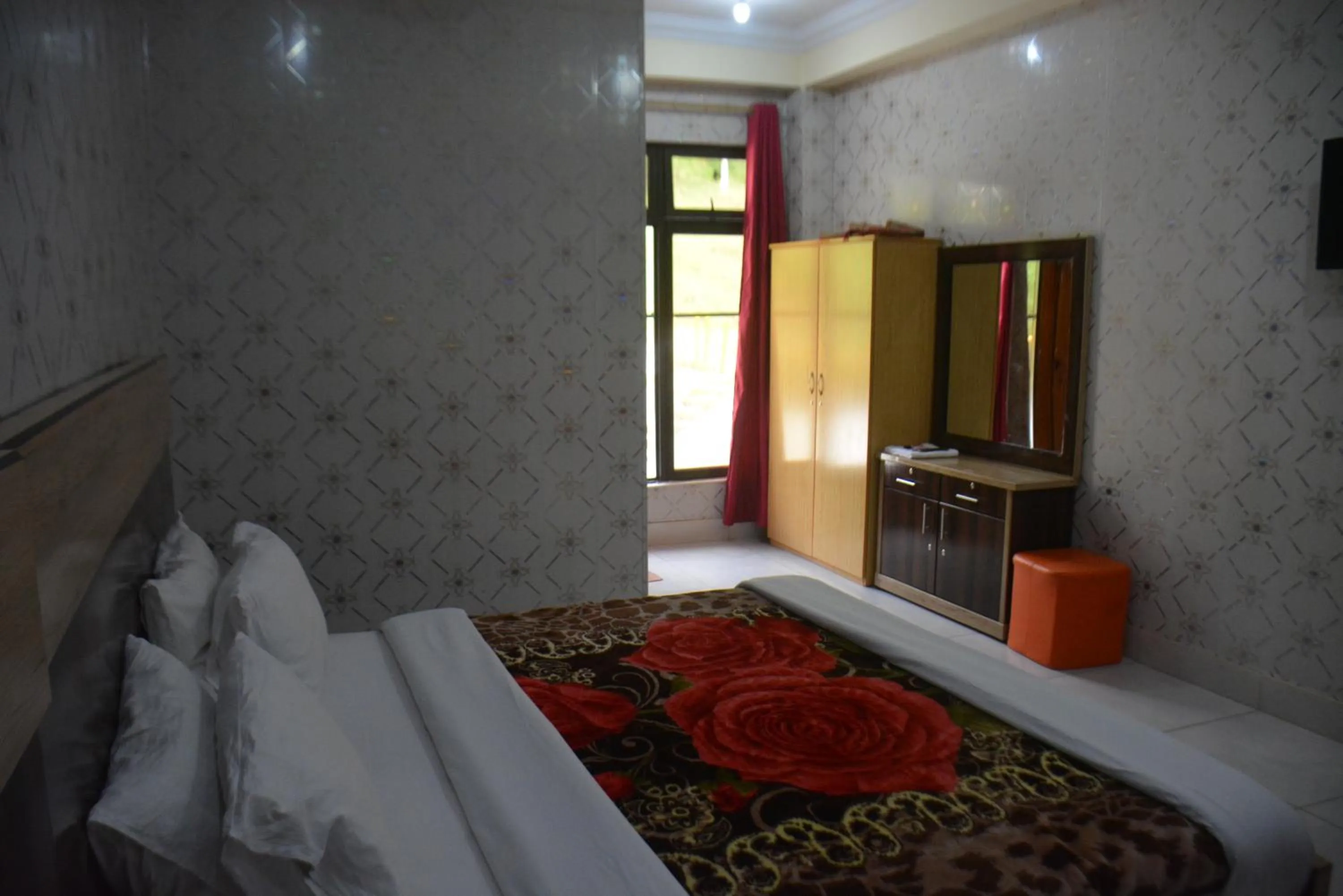 Bed in Eagle Nest, Malam Jabba by LMC