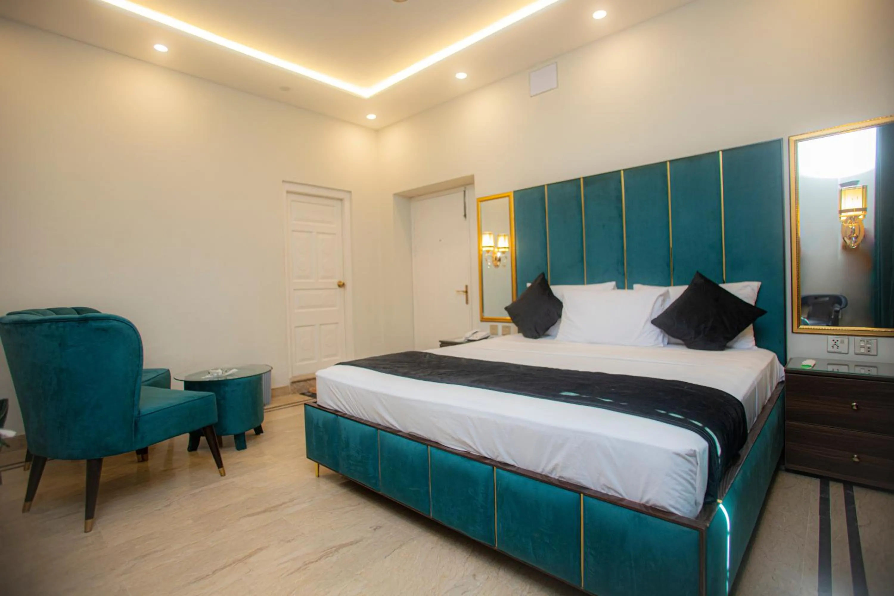 Bedroom, Bed in Hotel white season Gulberg