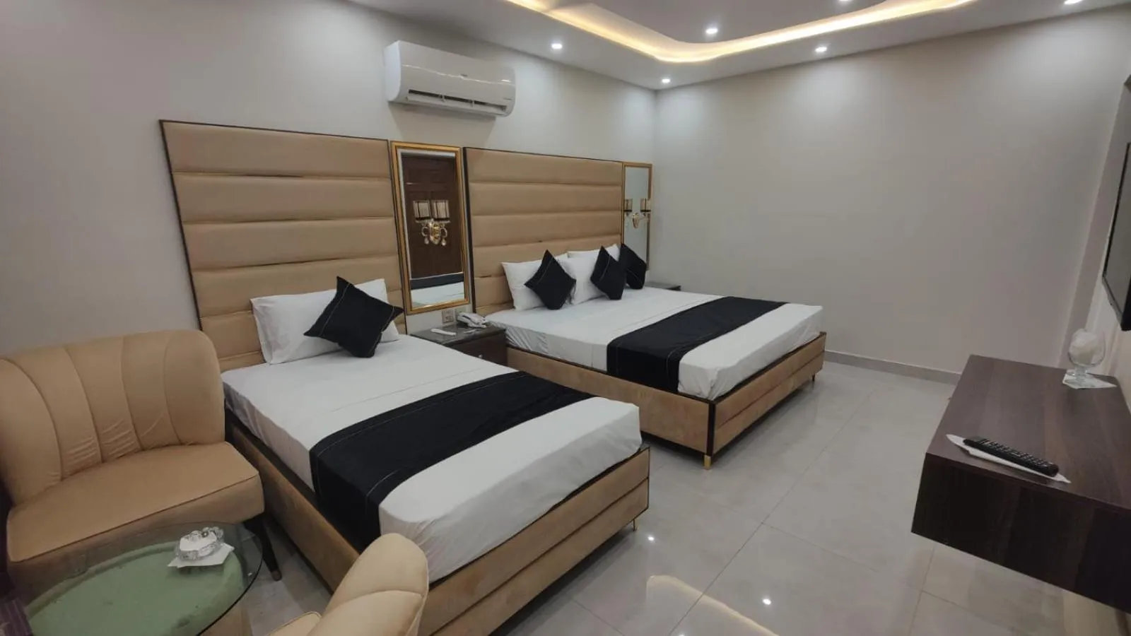 Bedroom, Bed in Hotel white season Gulberg