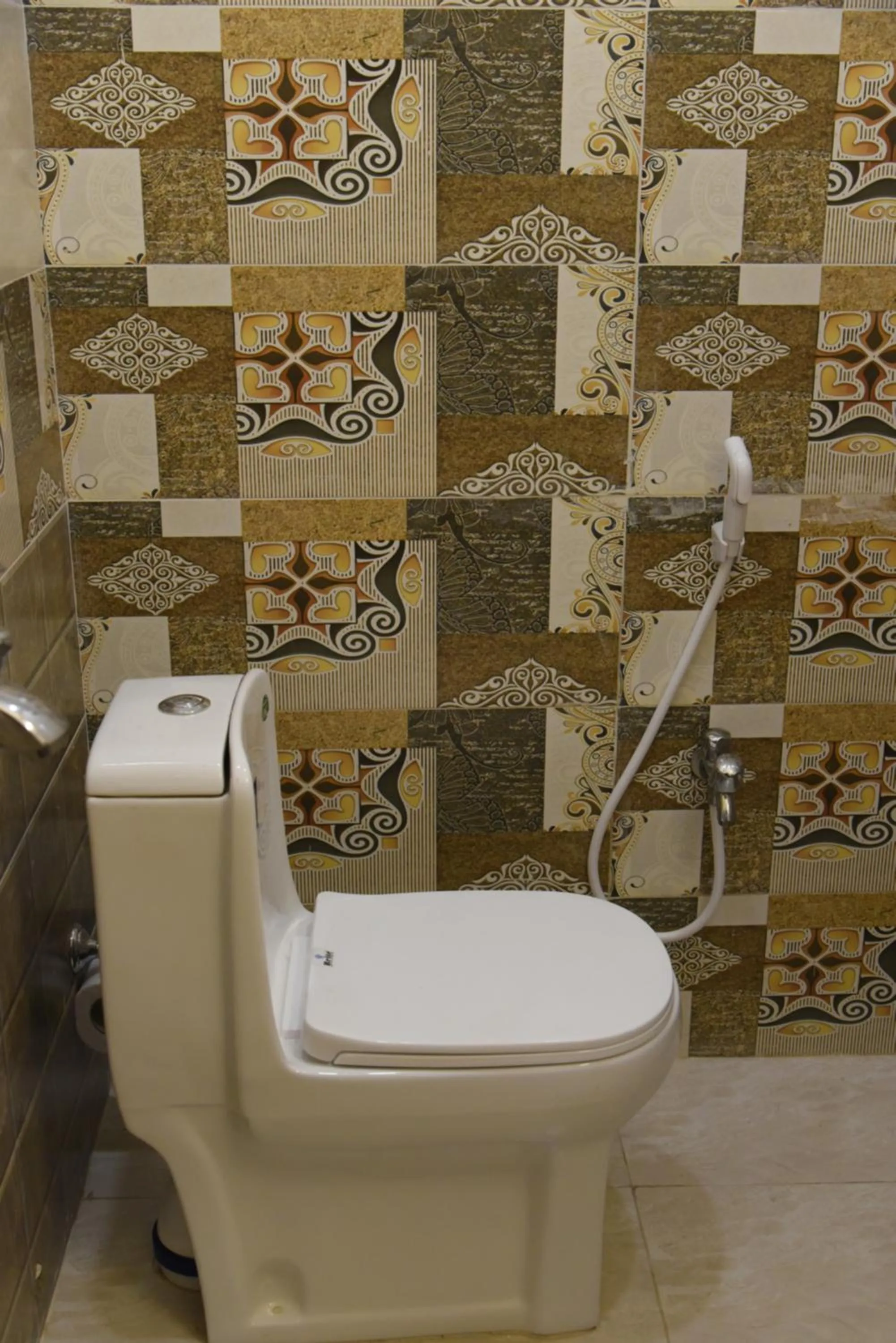 Toilet in Hotel white season Gulberg