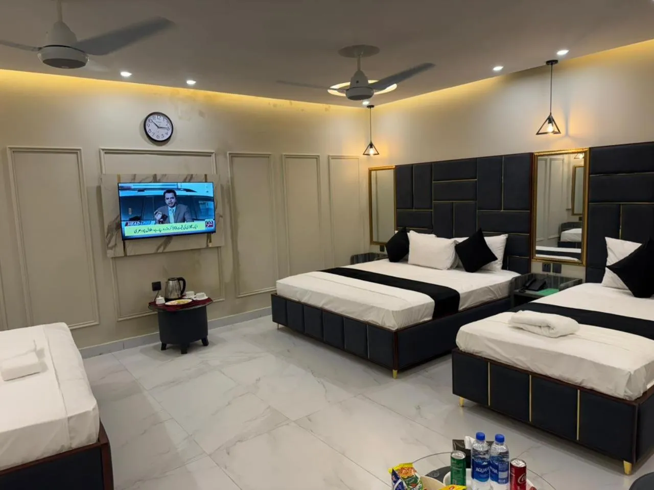 Bed in Hotel white season Gulberg