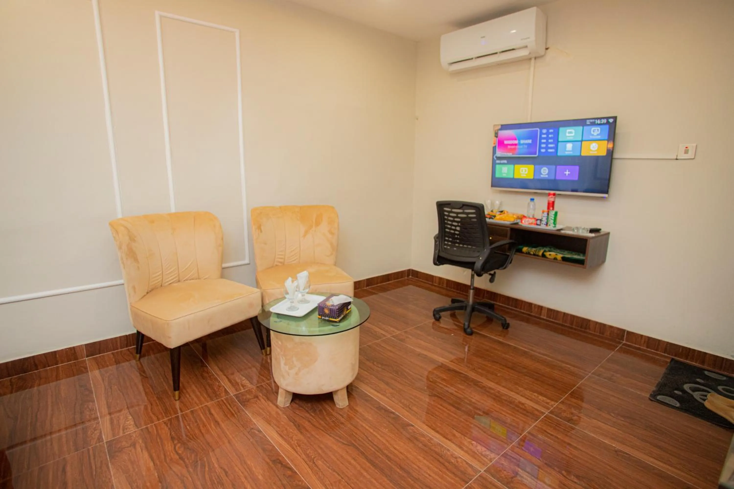 TV and multimedia in Hotel white season Gulberg
