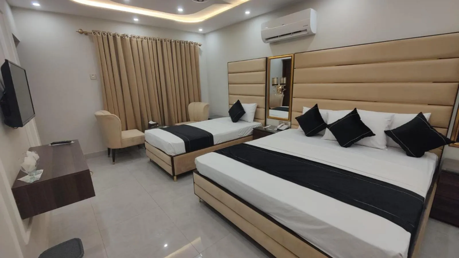 Bedroom, Bed in Hotel white season Gulberg
