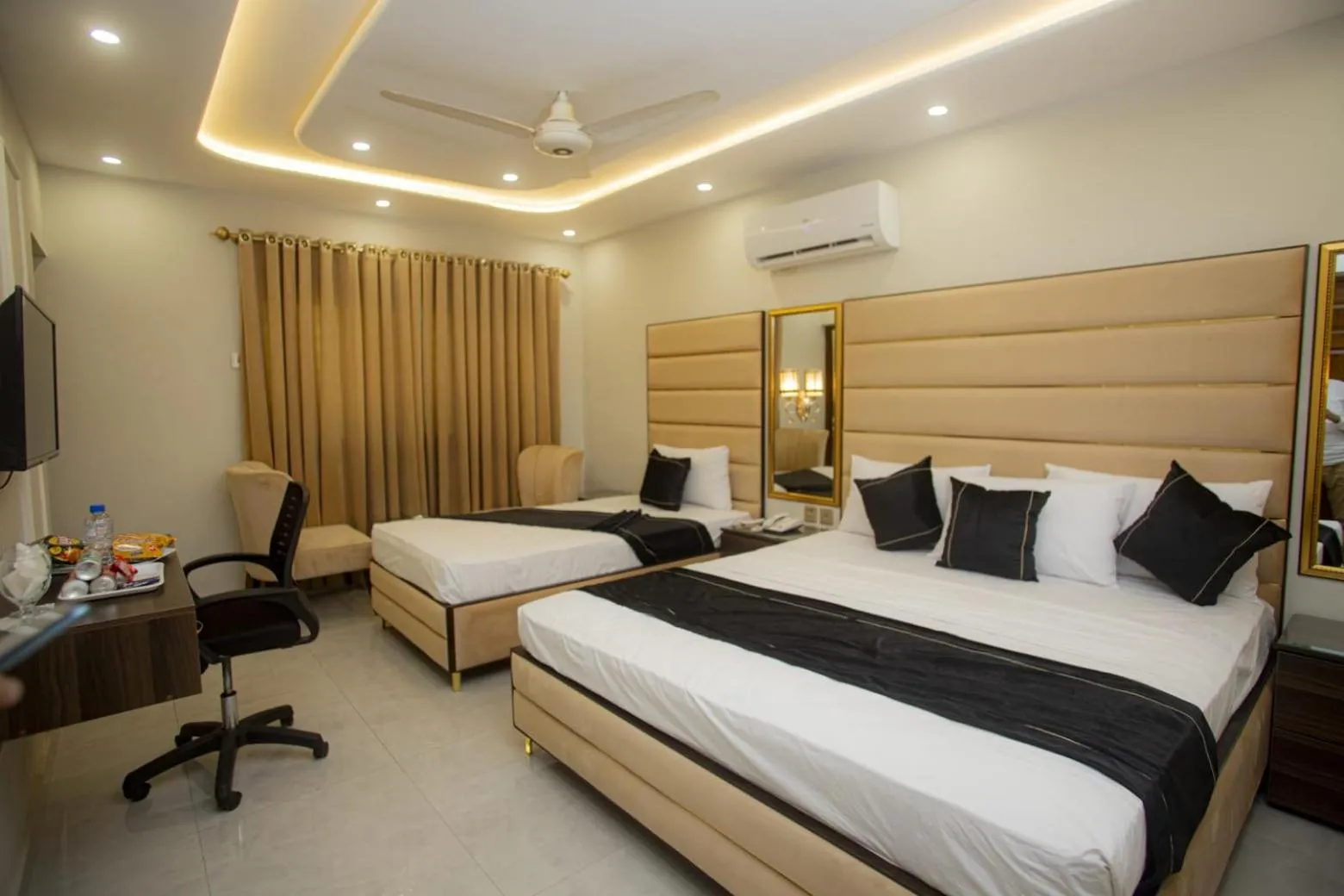 Bedroom, Bed in Hotel white season Gulberg