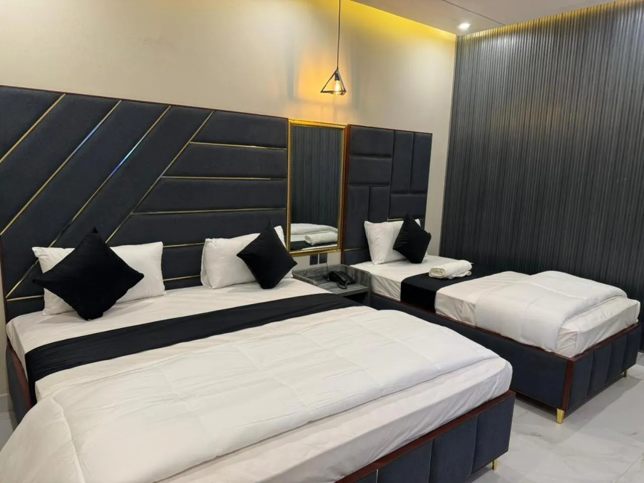 Bed in Hotel white season Gulberg