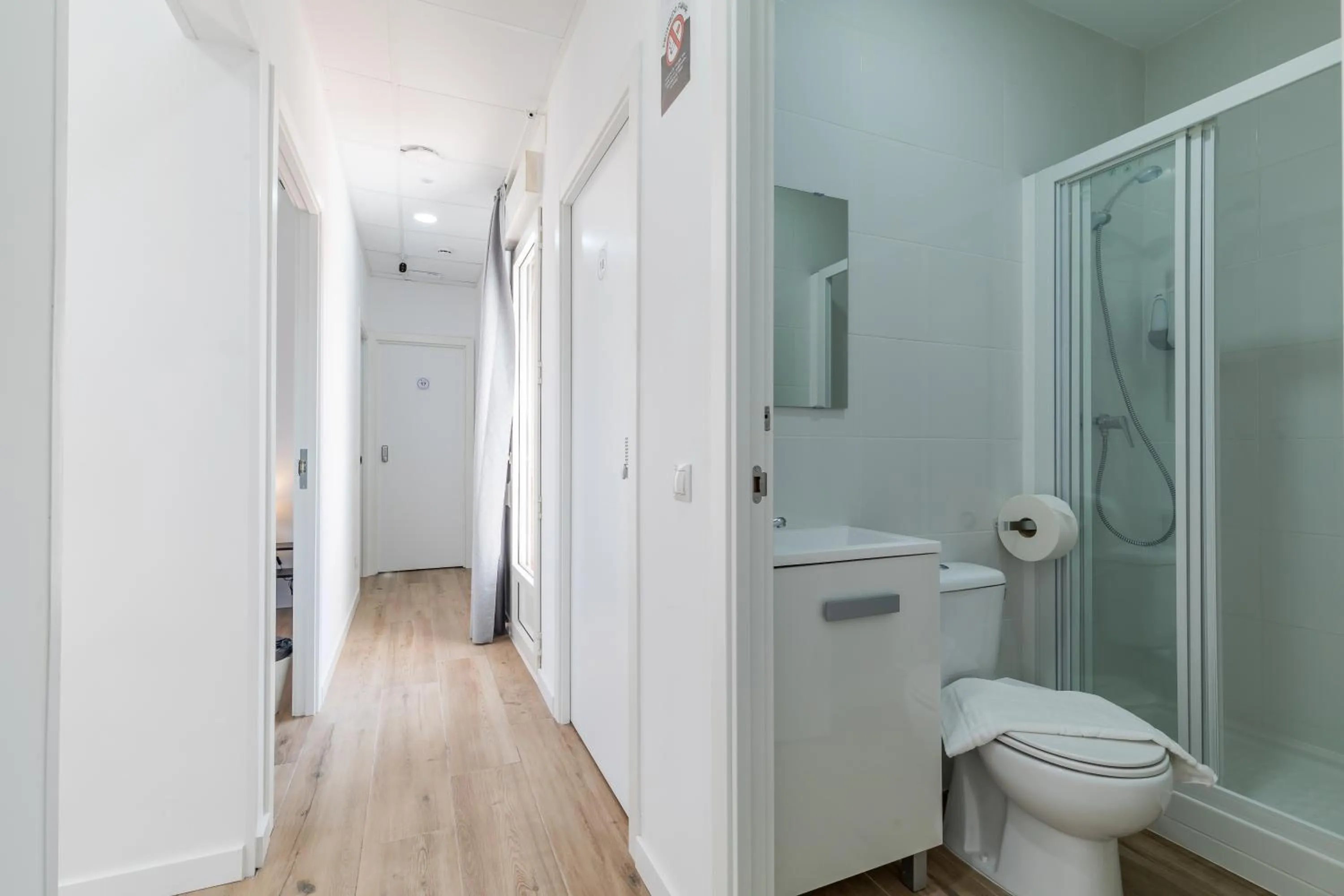 AYZ Joaquín Pol - Auto check-in property