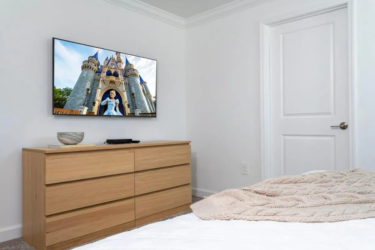 Bed in Luxurious Home w Theme Beds & Private Pool