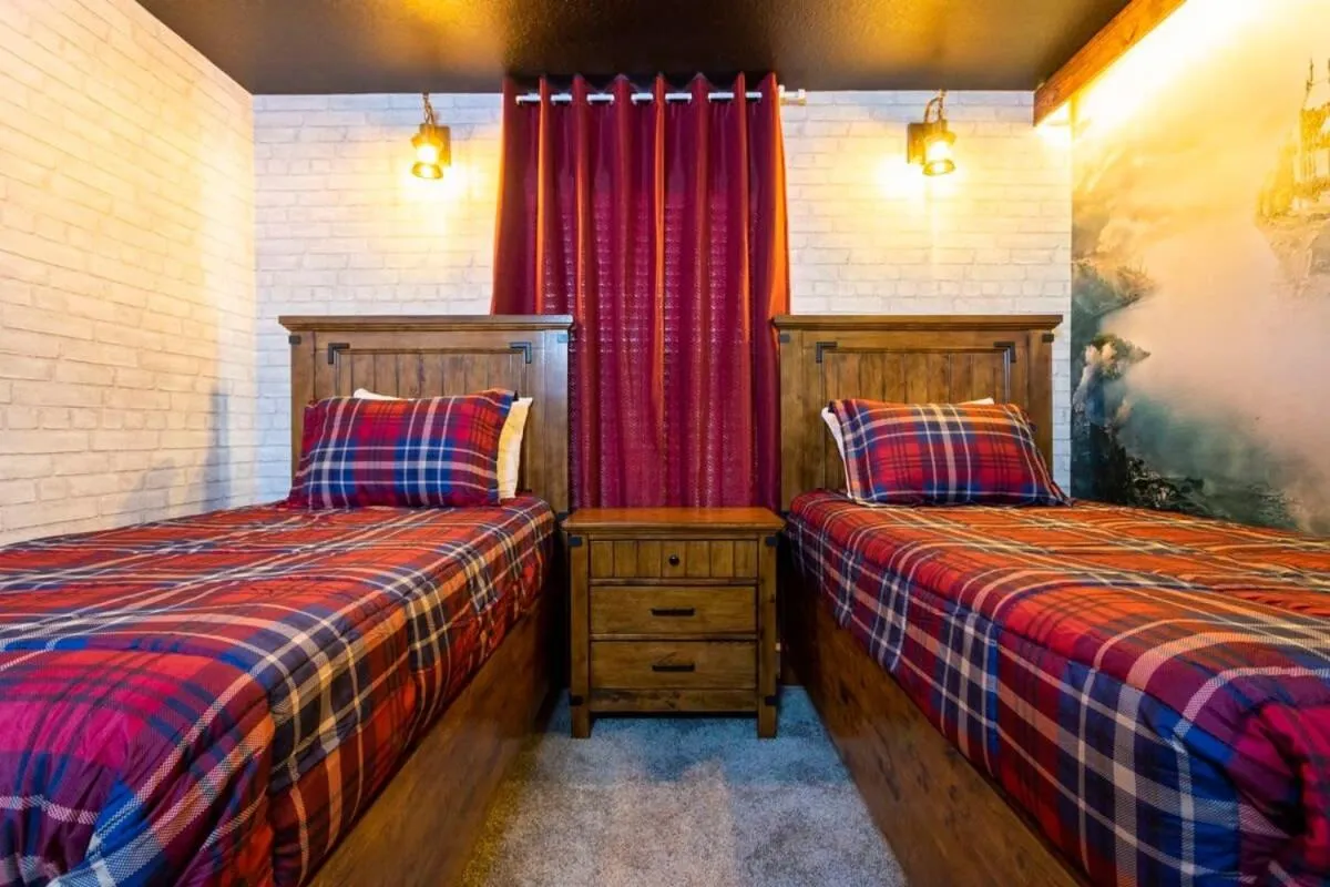 Bed in Luxurious Home w Theme Beds & Private Pool