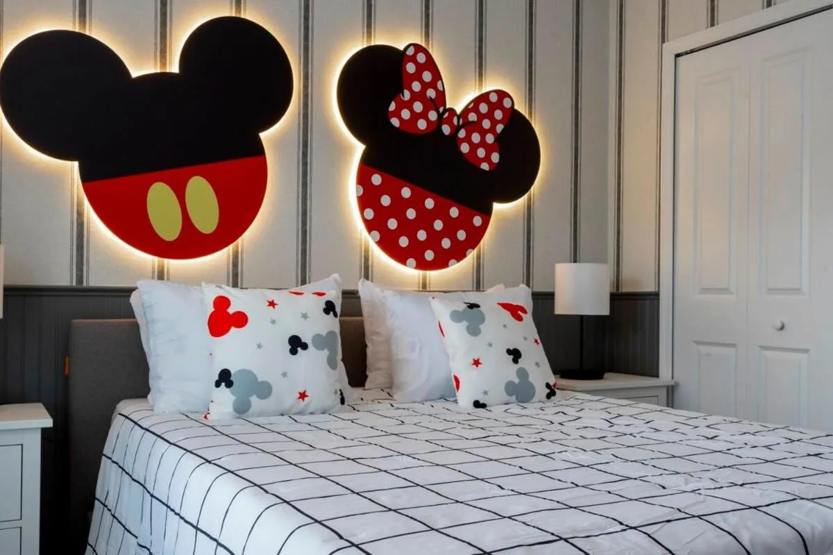 Bed in Luxurious Home w Theme Beds & Private Pool