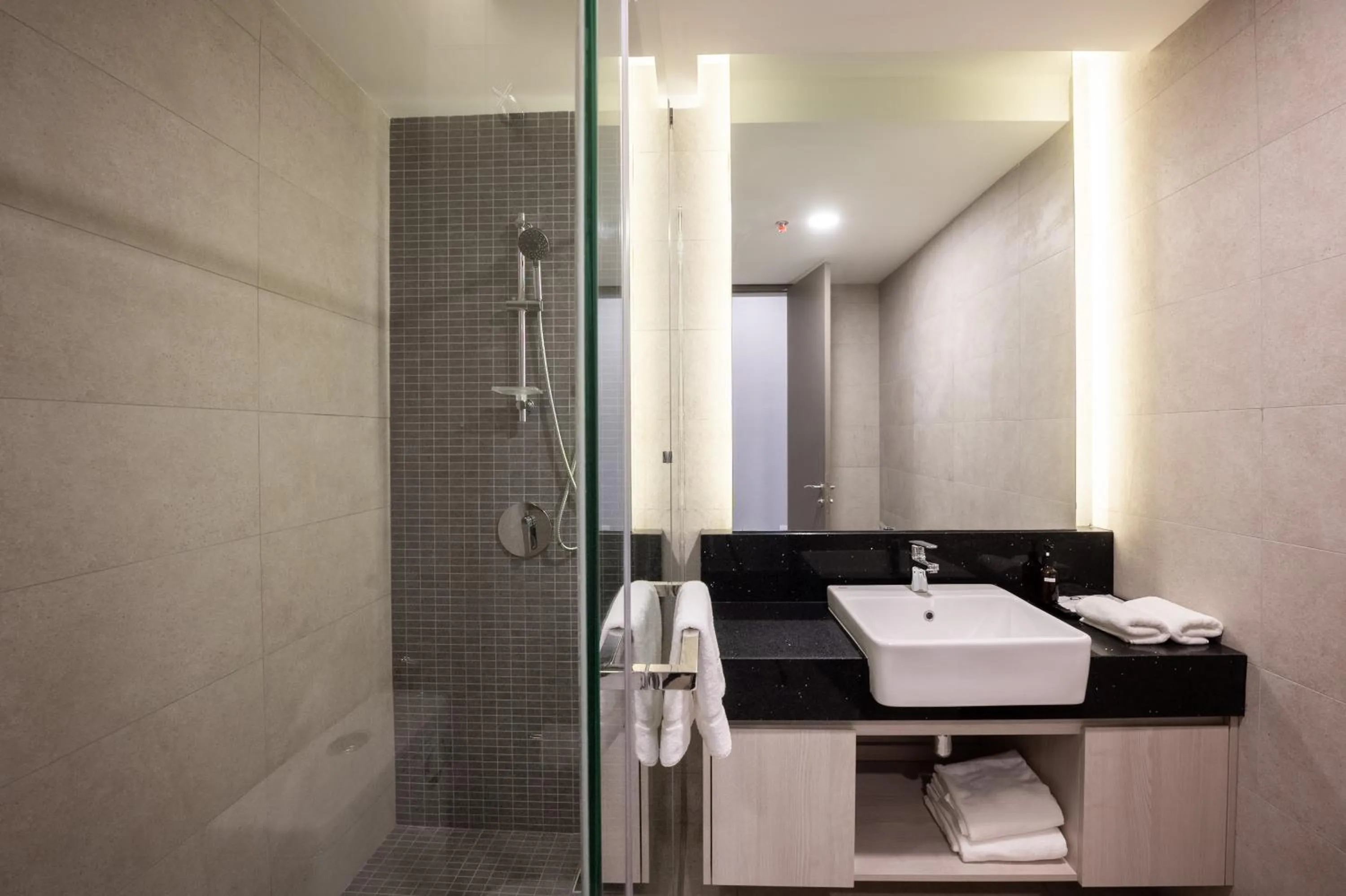 Societe Suite by Lyfehaus