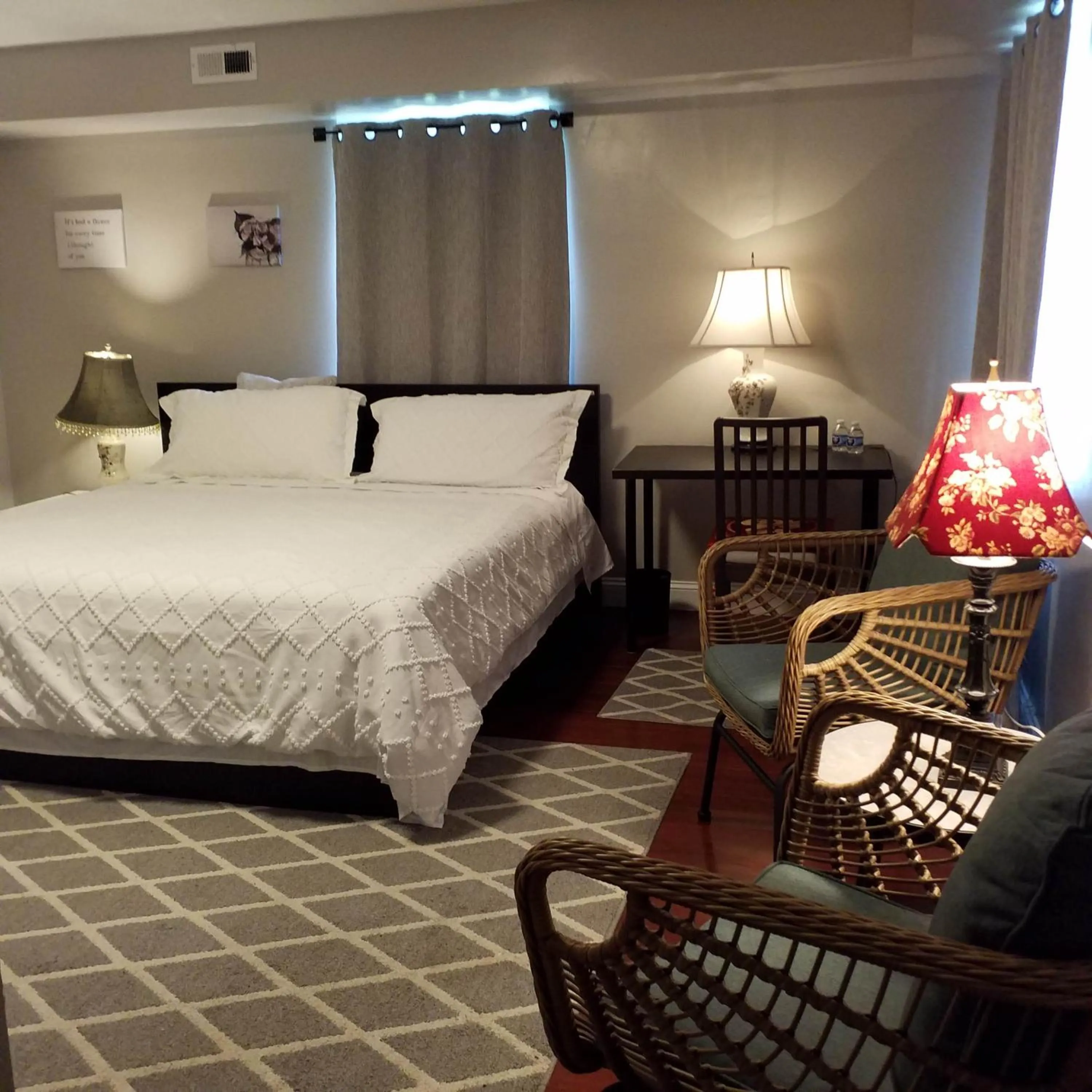 Bedroom, Bed in Fairmount House Free Street Parking Quiet Spacious