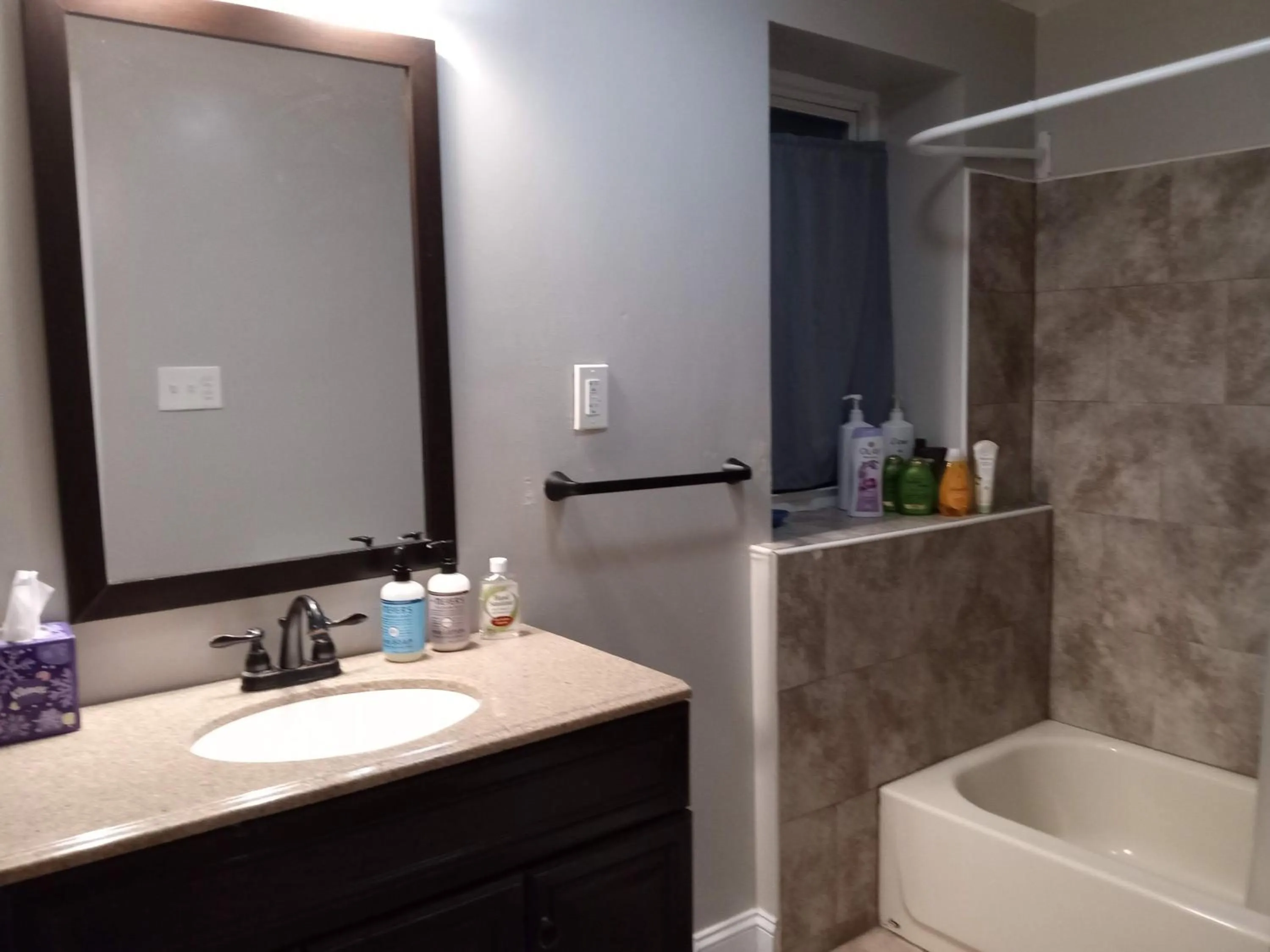 Bathroom in Fairmount House Free Street Parking Quiet Spacious