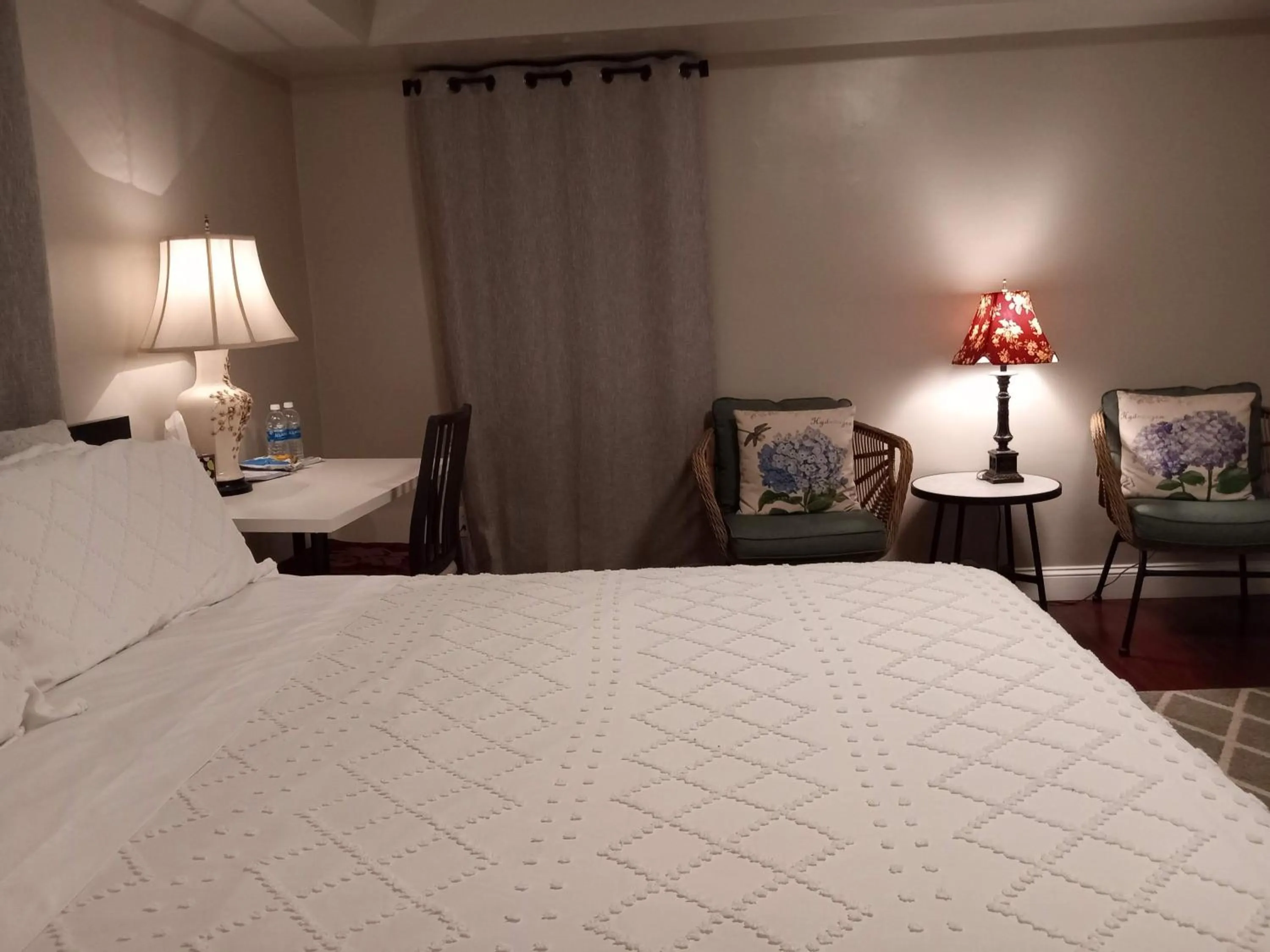 View (from property/room), Bed in Fairmount House Free Street Parking Quiet Spacious