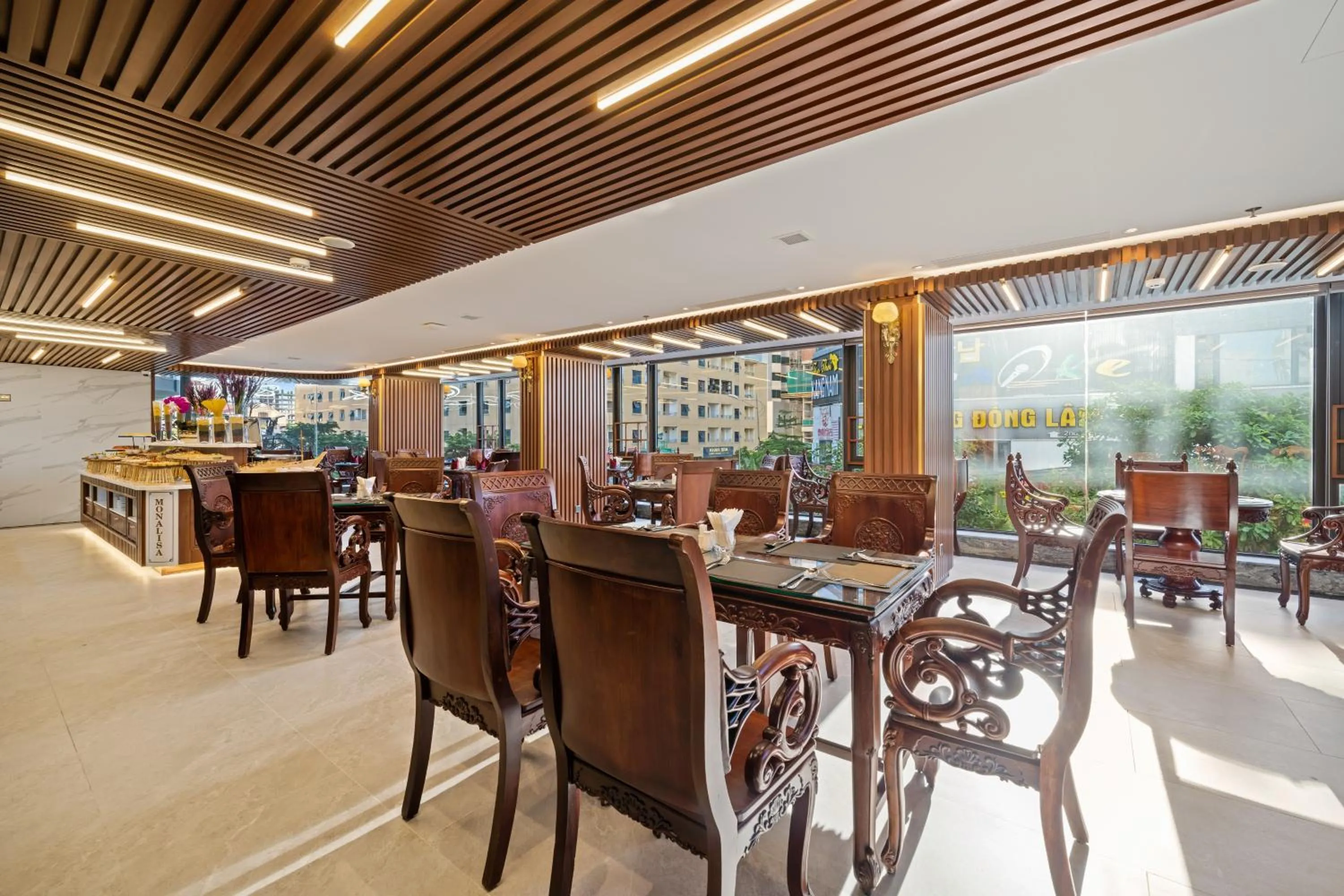 Restaurant/places to eat in Monalisa Luxury Hotel