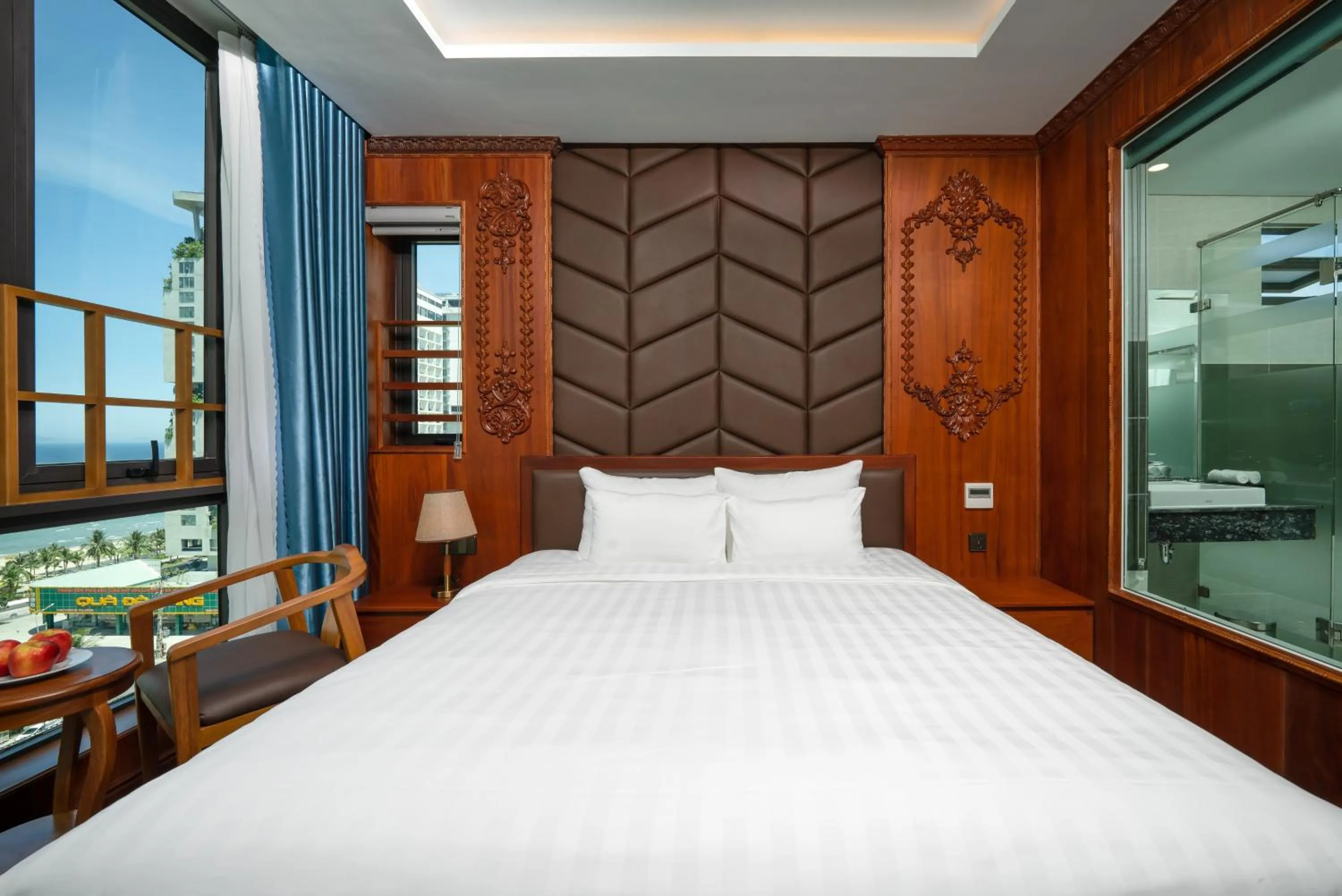 Bed in Monalisa Luxury Hotel