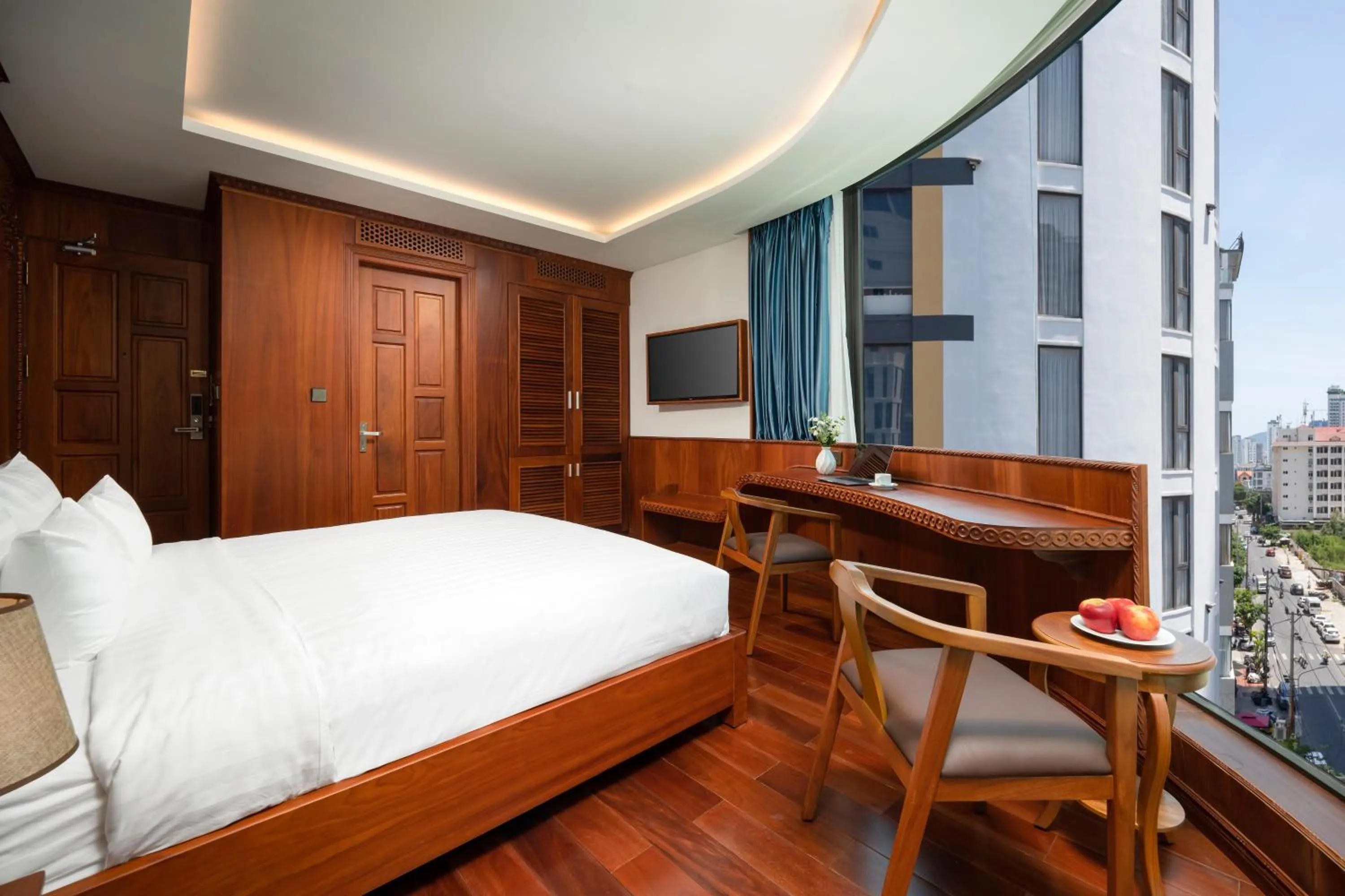 Communal lounge/ TV room, Bed in Monalisa Luxury Hotel