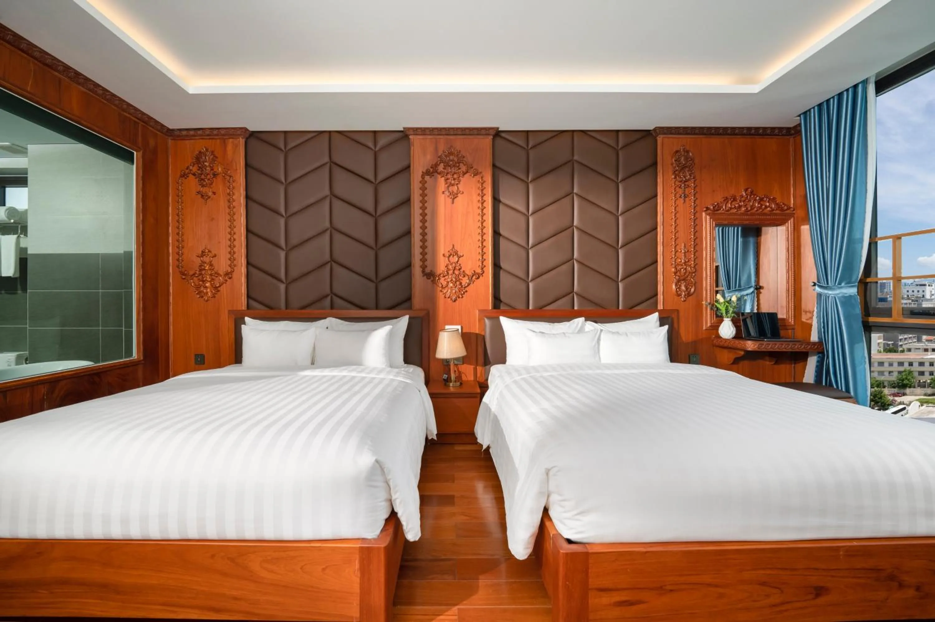 Bed in Monalisa Luxury Hotel