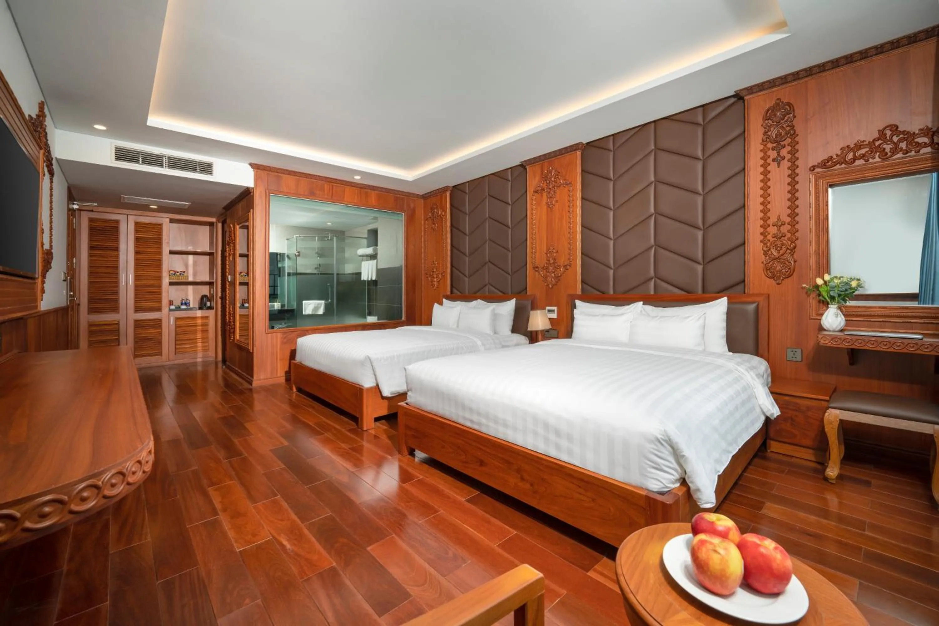 Bed in Monalisa Luxury Hotel