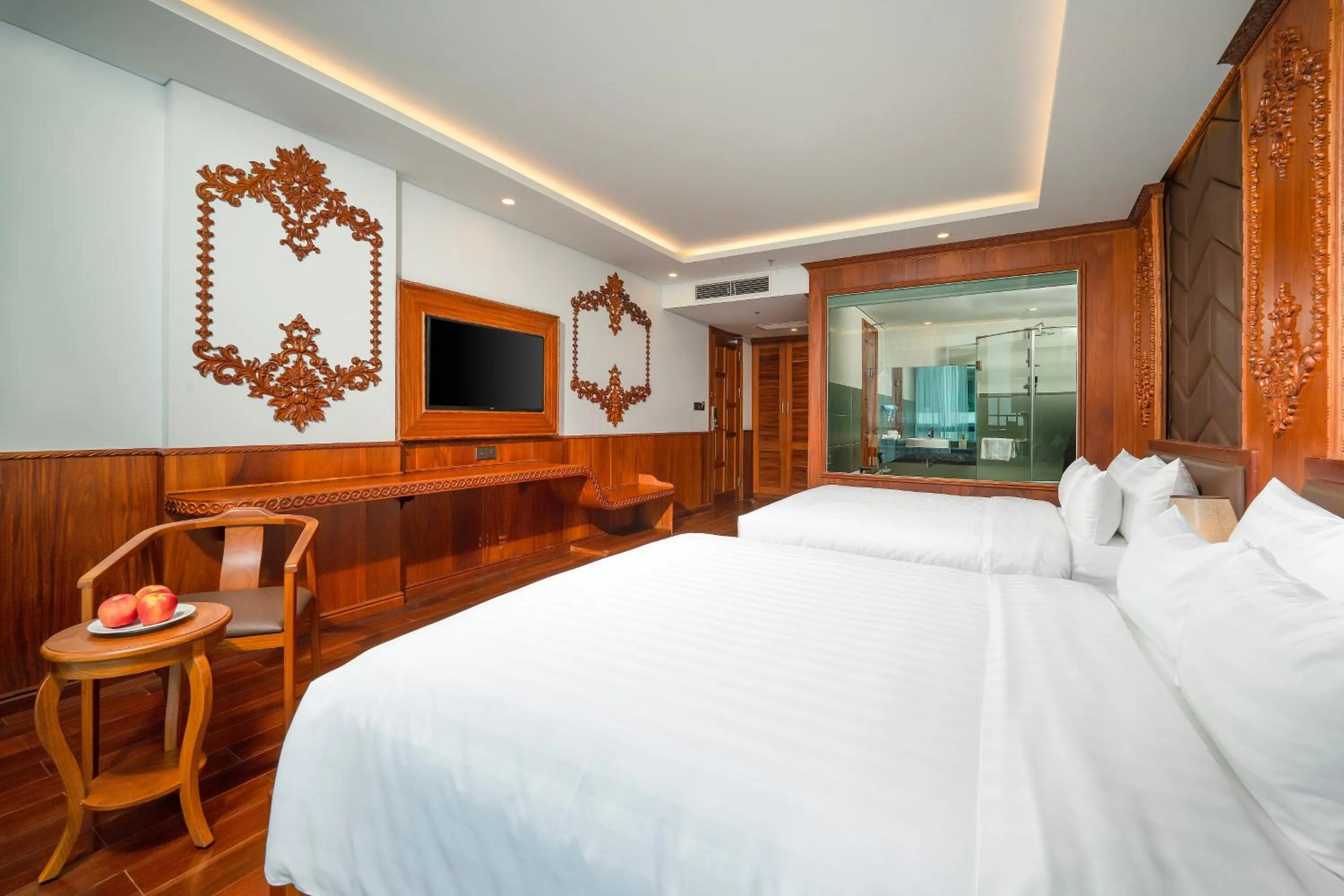 Bed in Monalisa Luxury Hotel