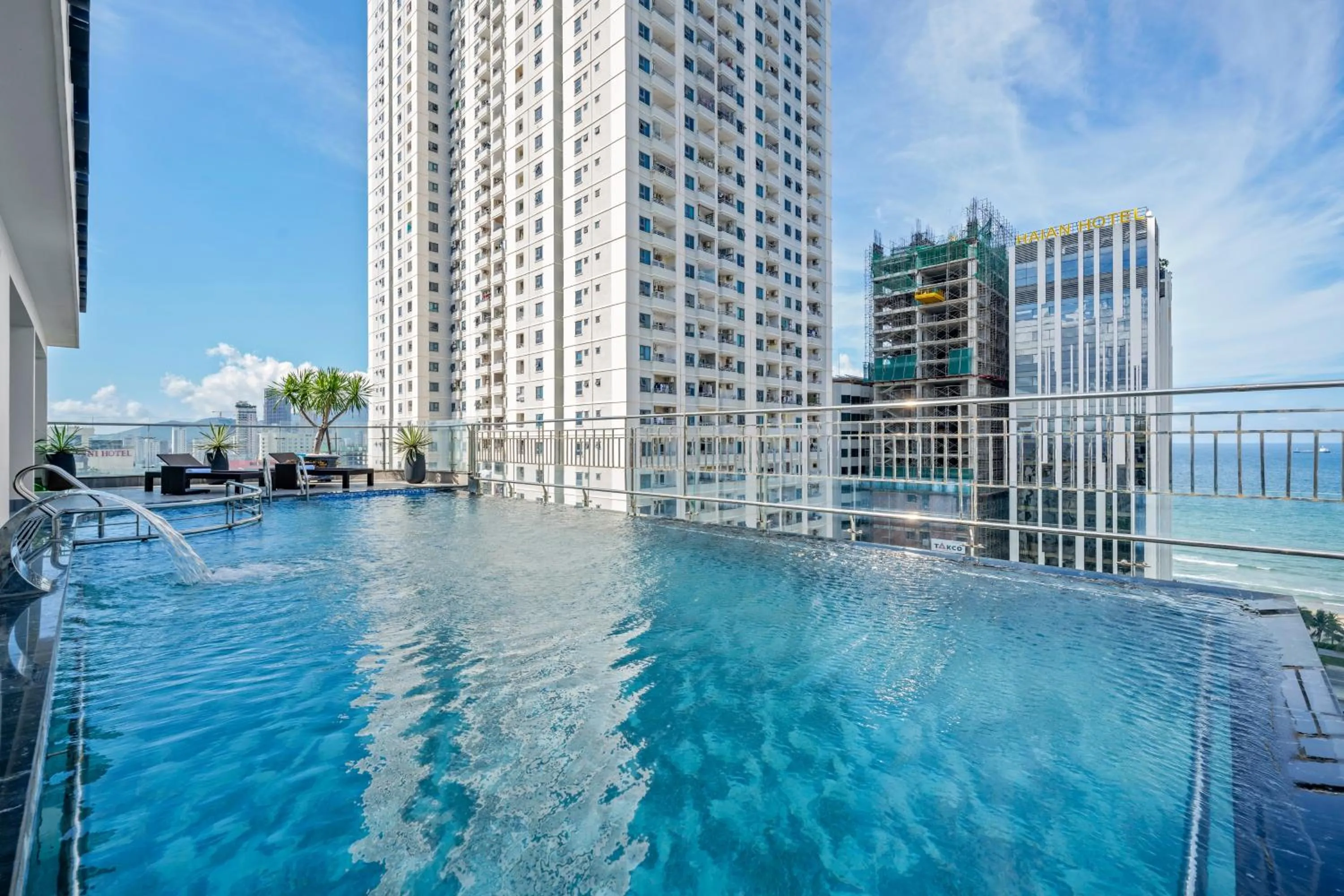 Pool view in Monalisa Luxury Hotel