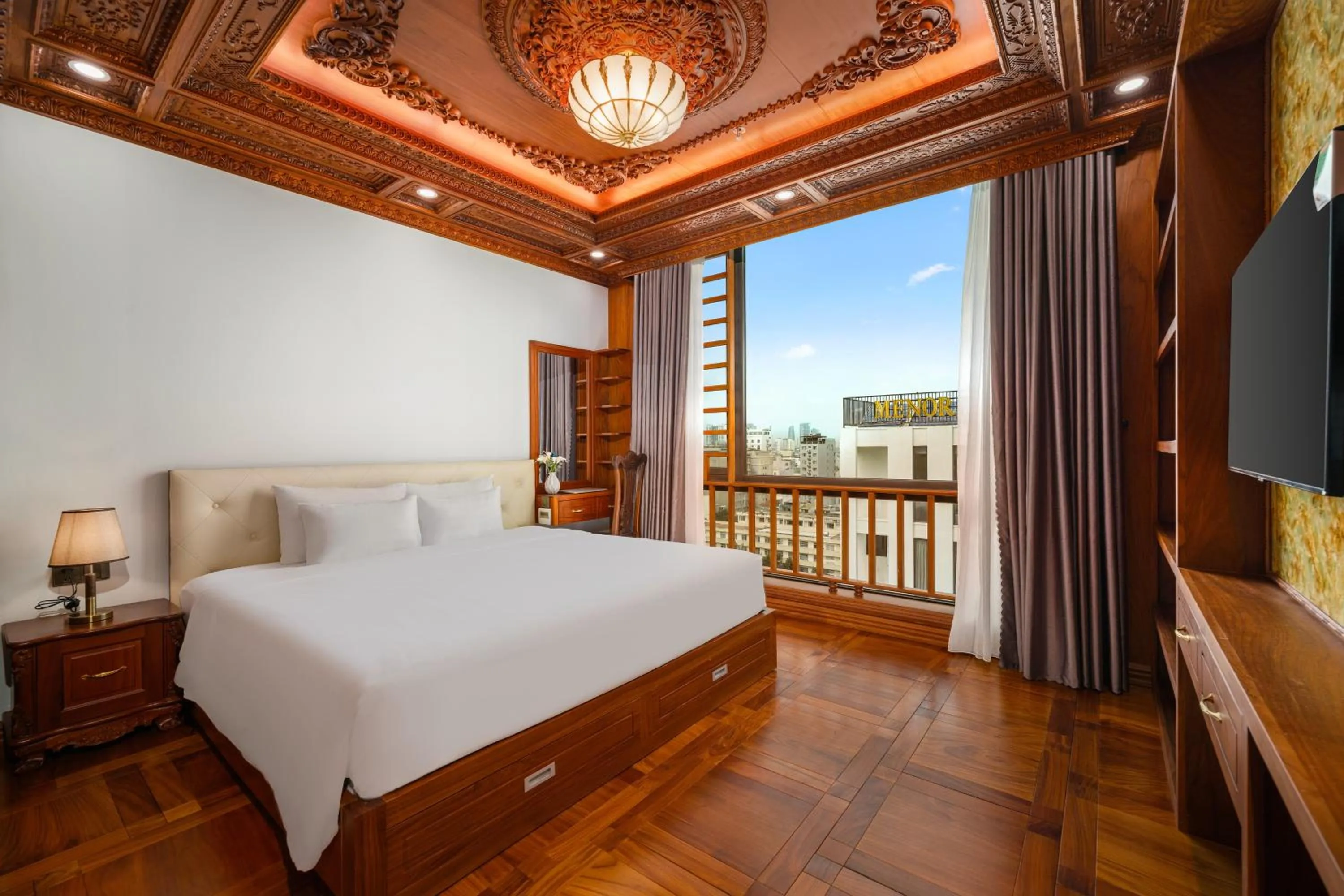 Bed in Monalisa Luxury Hotel