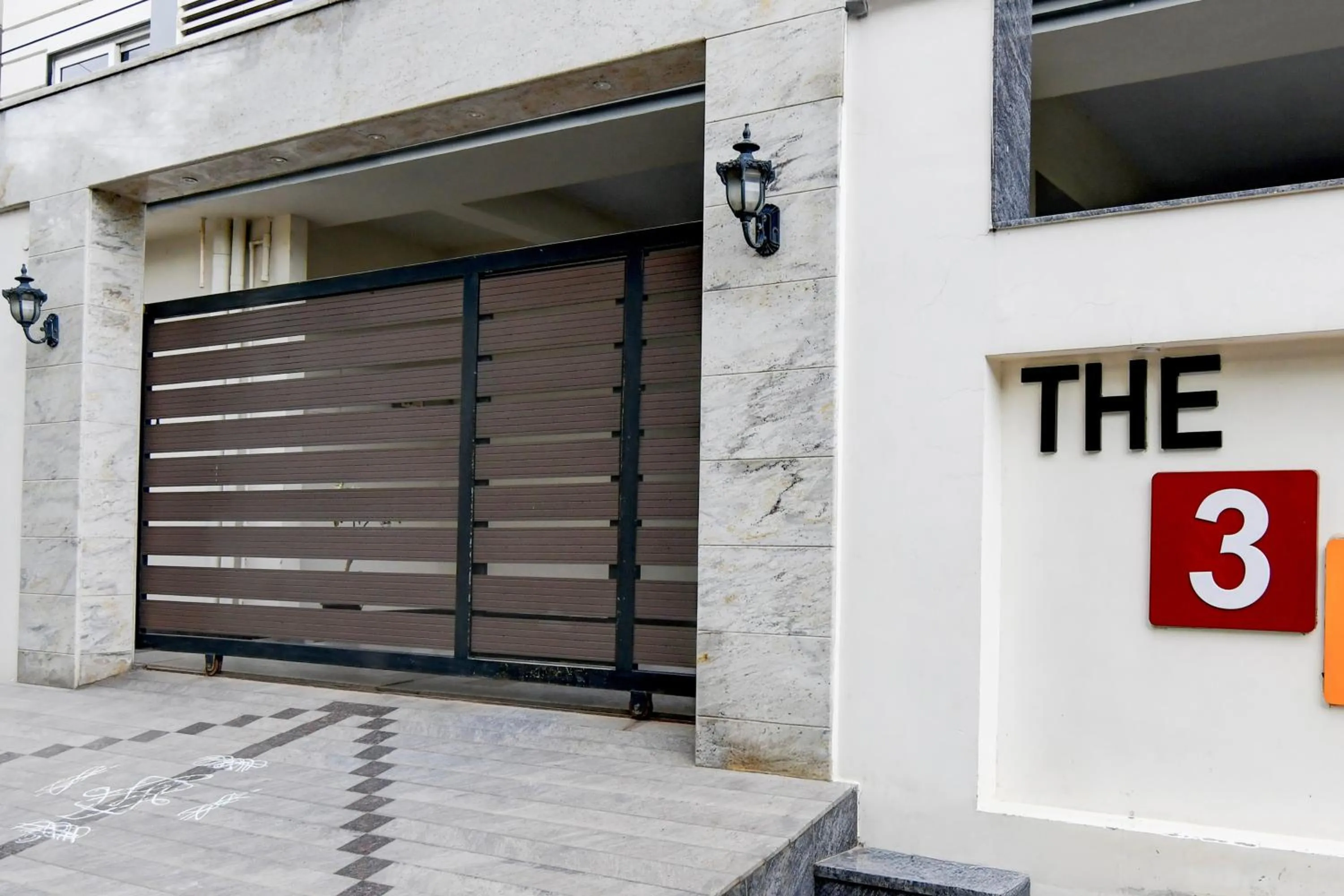 Facade/entrance in Townhouse The 36 Inn