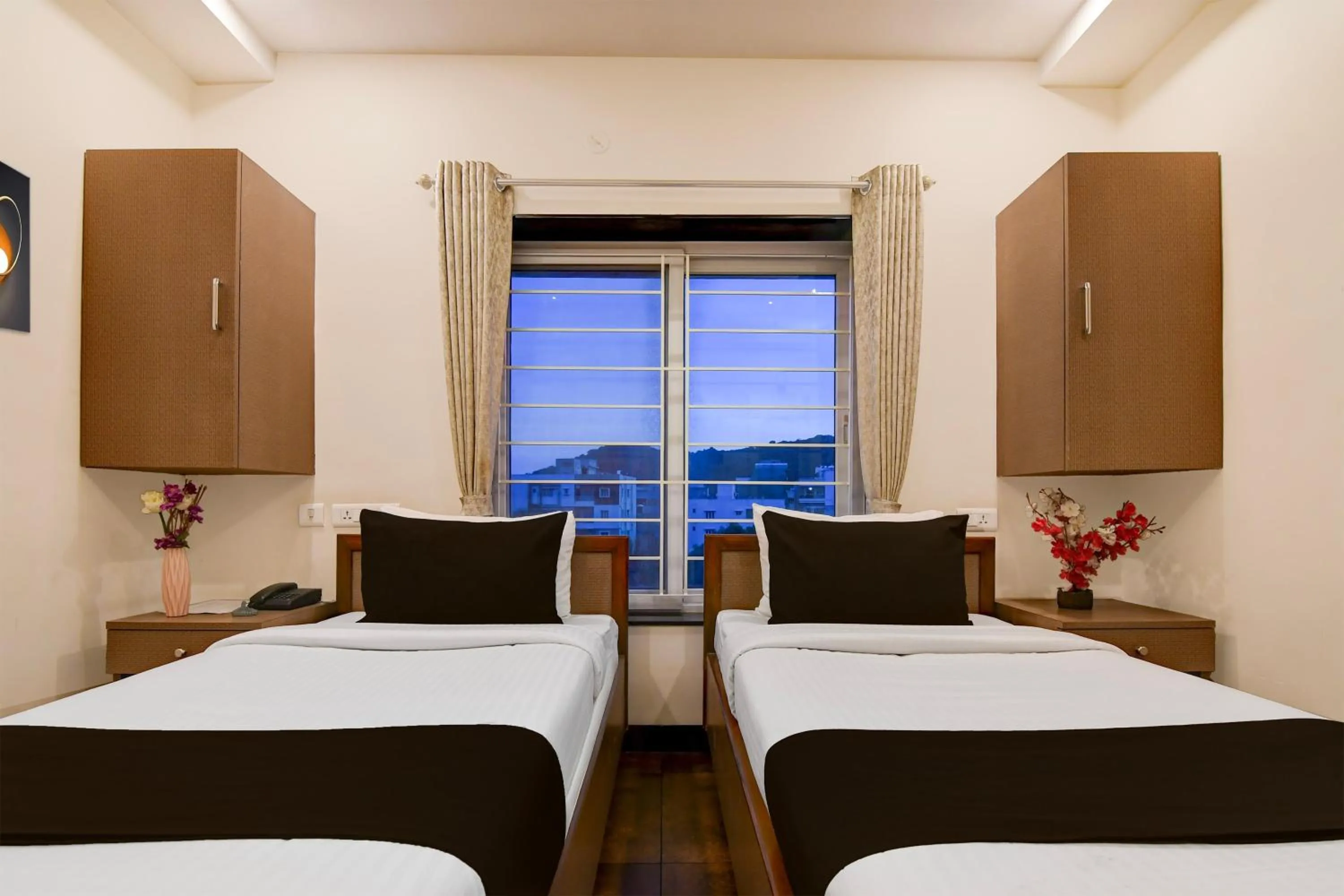 Bedroom, Bed in Townhouse The 36 Inn