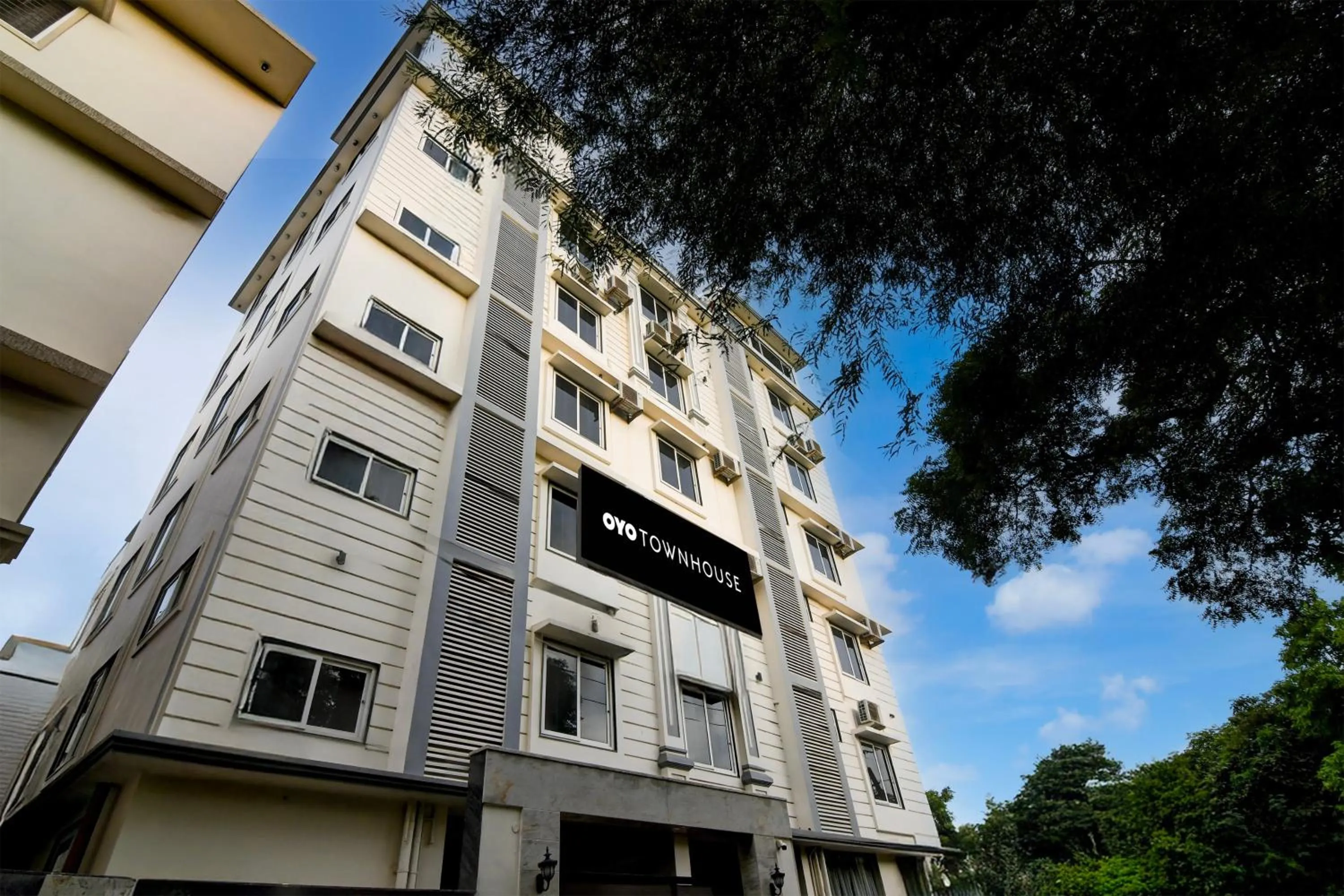 Facade/entrance in Townhouse The 36 Inn