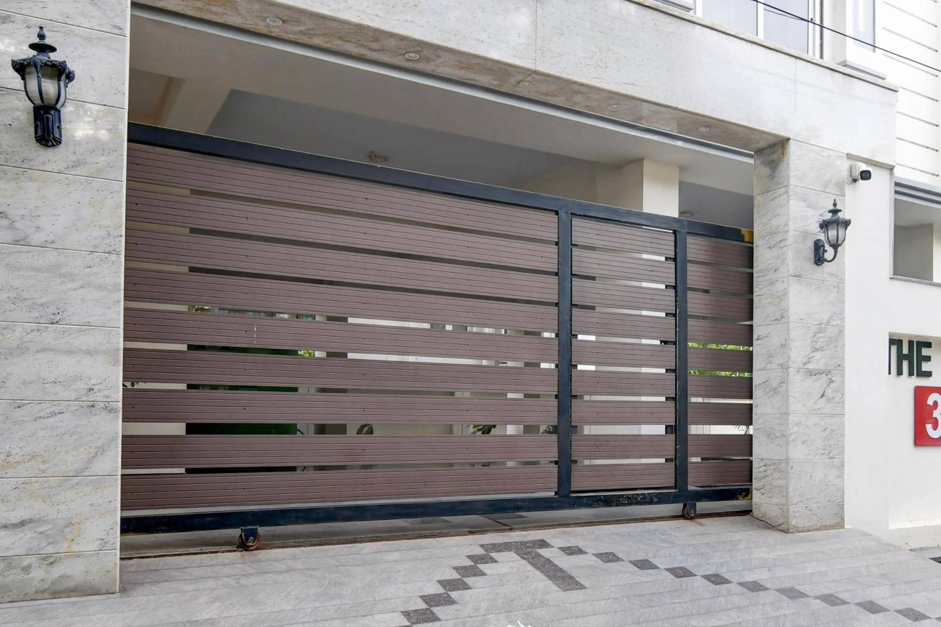 Facade/entrance in Townhouse The 36 Inn