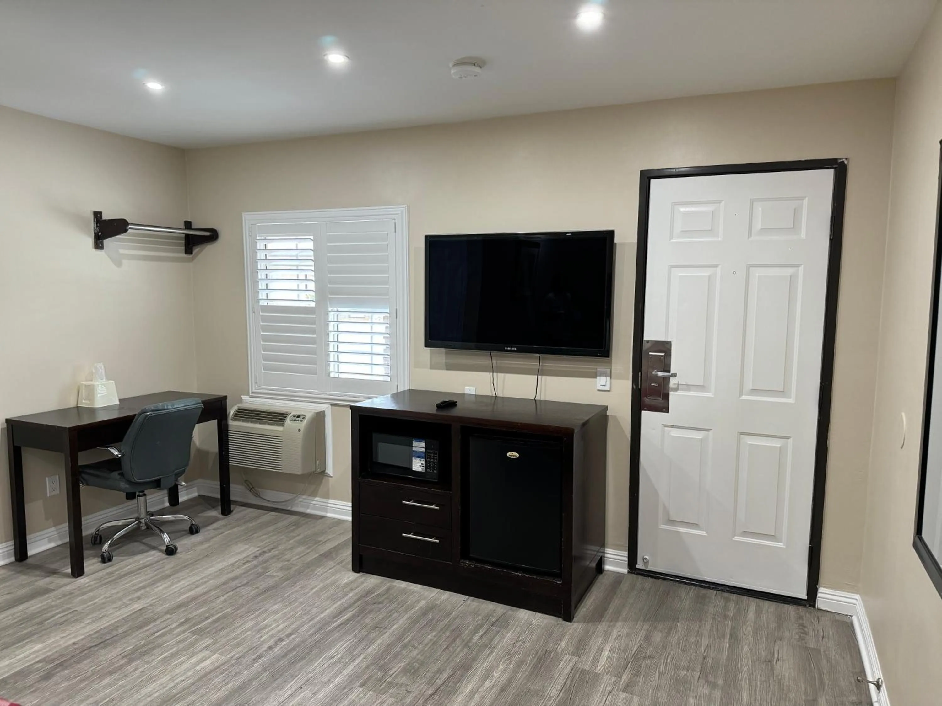 TV and multimedia in Avenue Motel