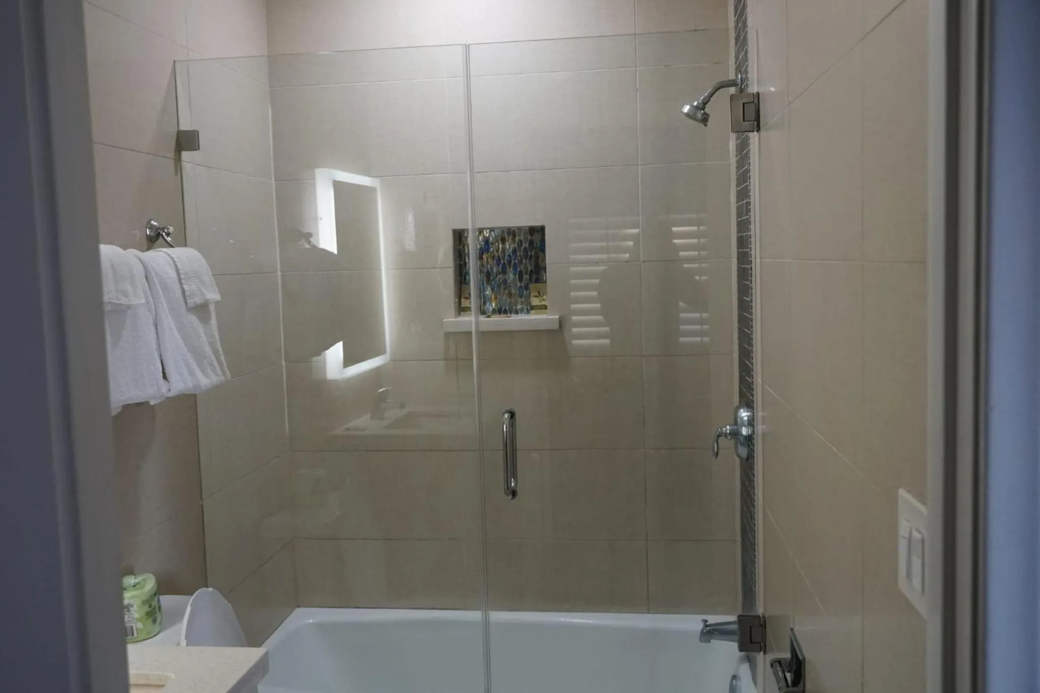 Shower in Avenue Motel