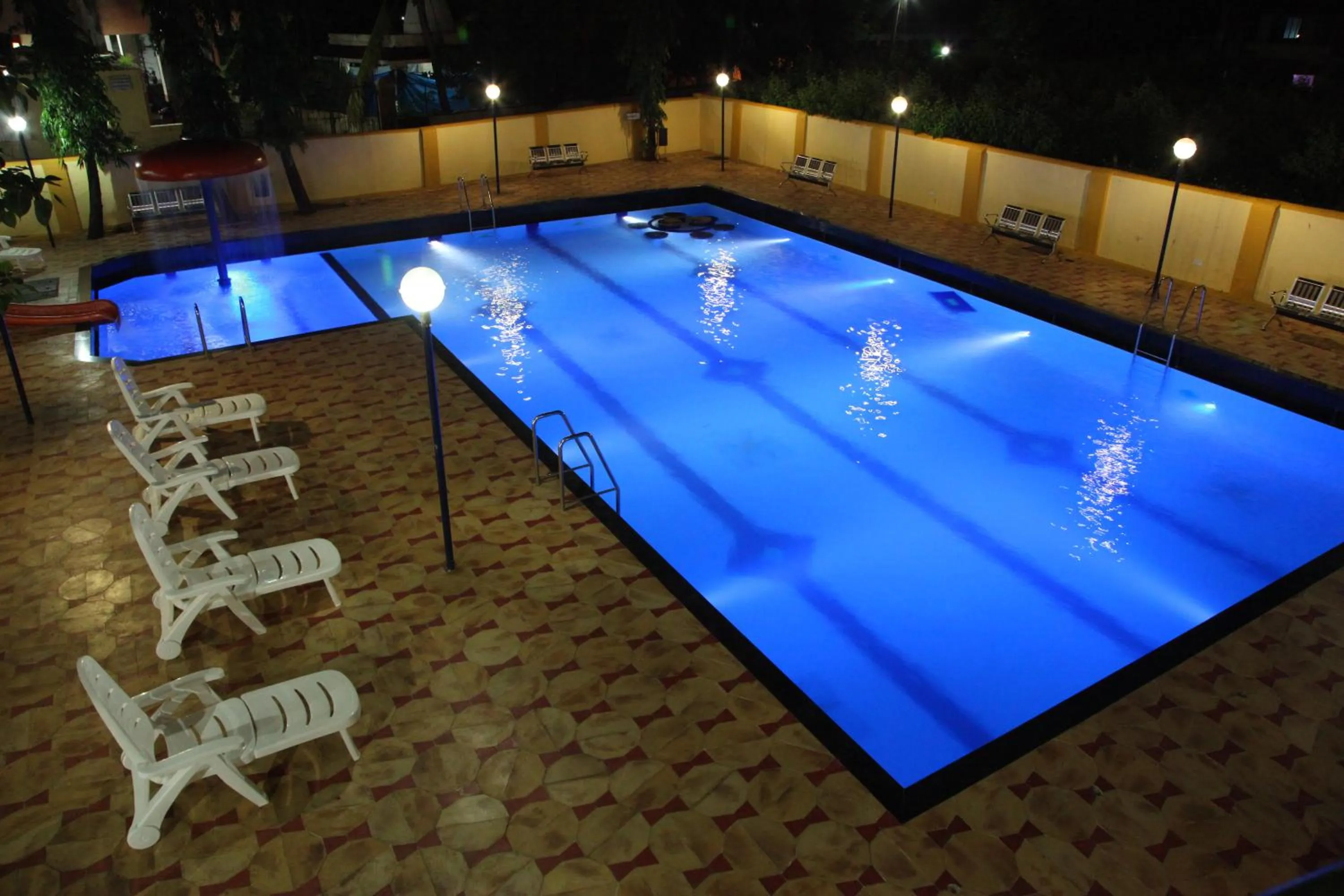 Swimming pool in Hotel Ravikiran Alibaug