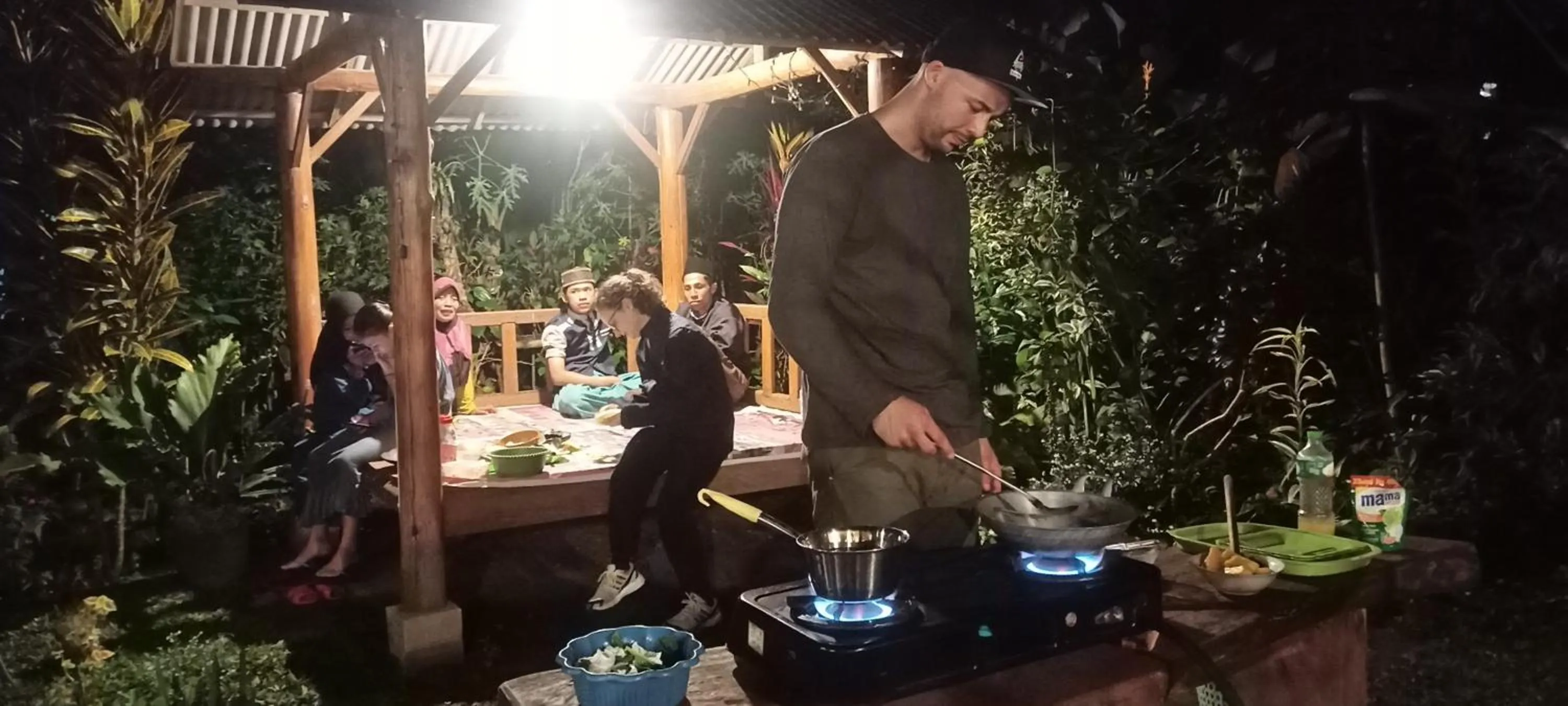 Night in FAREL HOMESTAY KAWAHIJEN