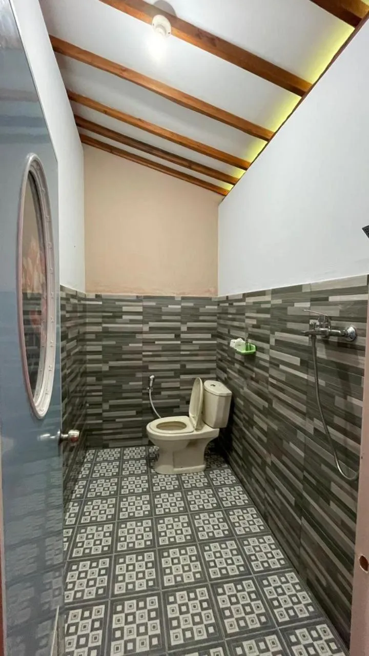 Bathroom in FAREL HOMESTAY KAWAHIJEN