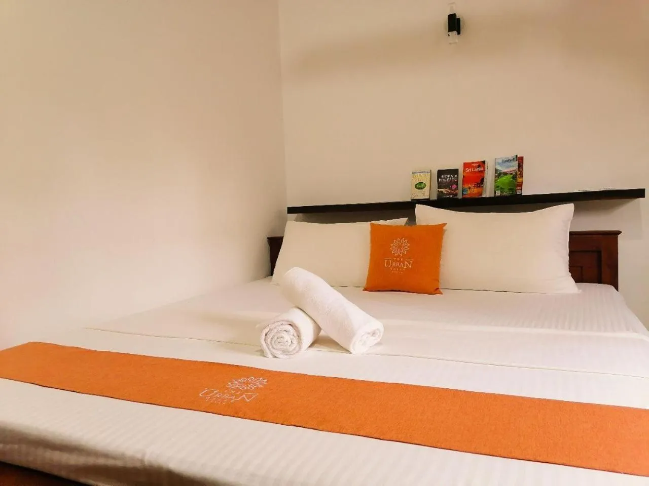 Bedroom, Bed in Urban Galle Villa